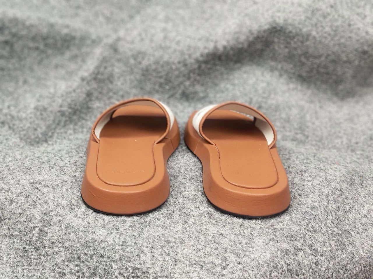 Burberry Burberry Buckingham Brown Logo Slides in Canvas & Leather Size US 9 / IT 39 - 14 Thumbnail