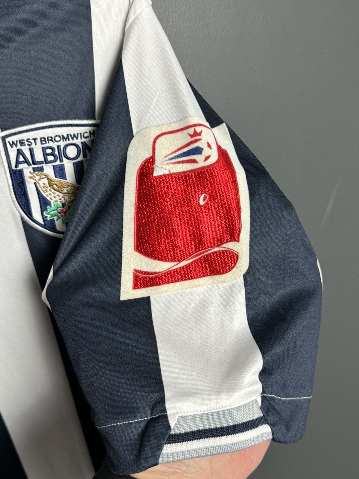 Umbro West Bromwich Albion 09/10 Cox Home Football Jersey Size US M / EU 48-50 / 2 - 6 Thumbnail