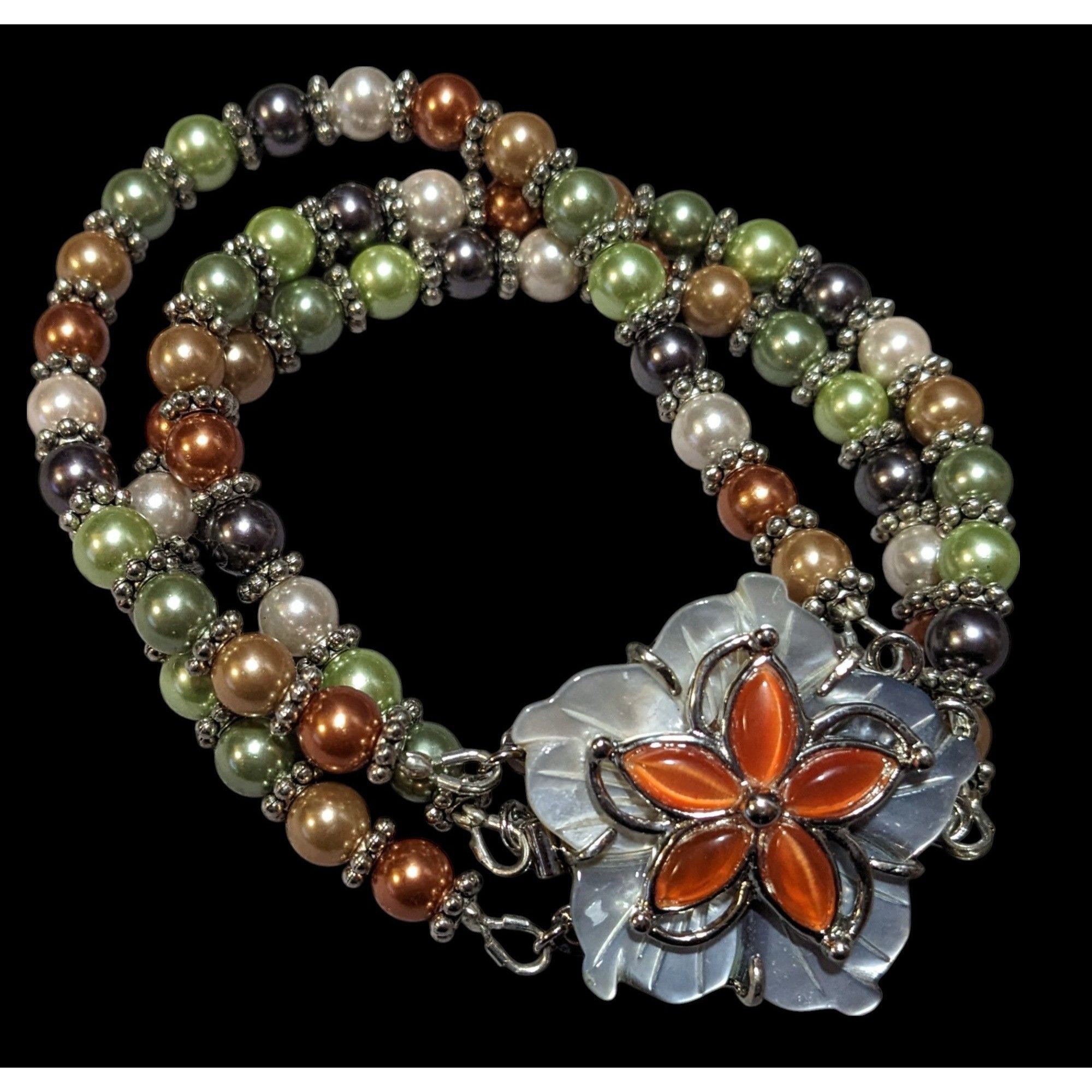 Other Vintage Mother Of Pearl And Pearl Beaded Floral Bracelet Size ONE SIZE - 2 Thumbnail