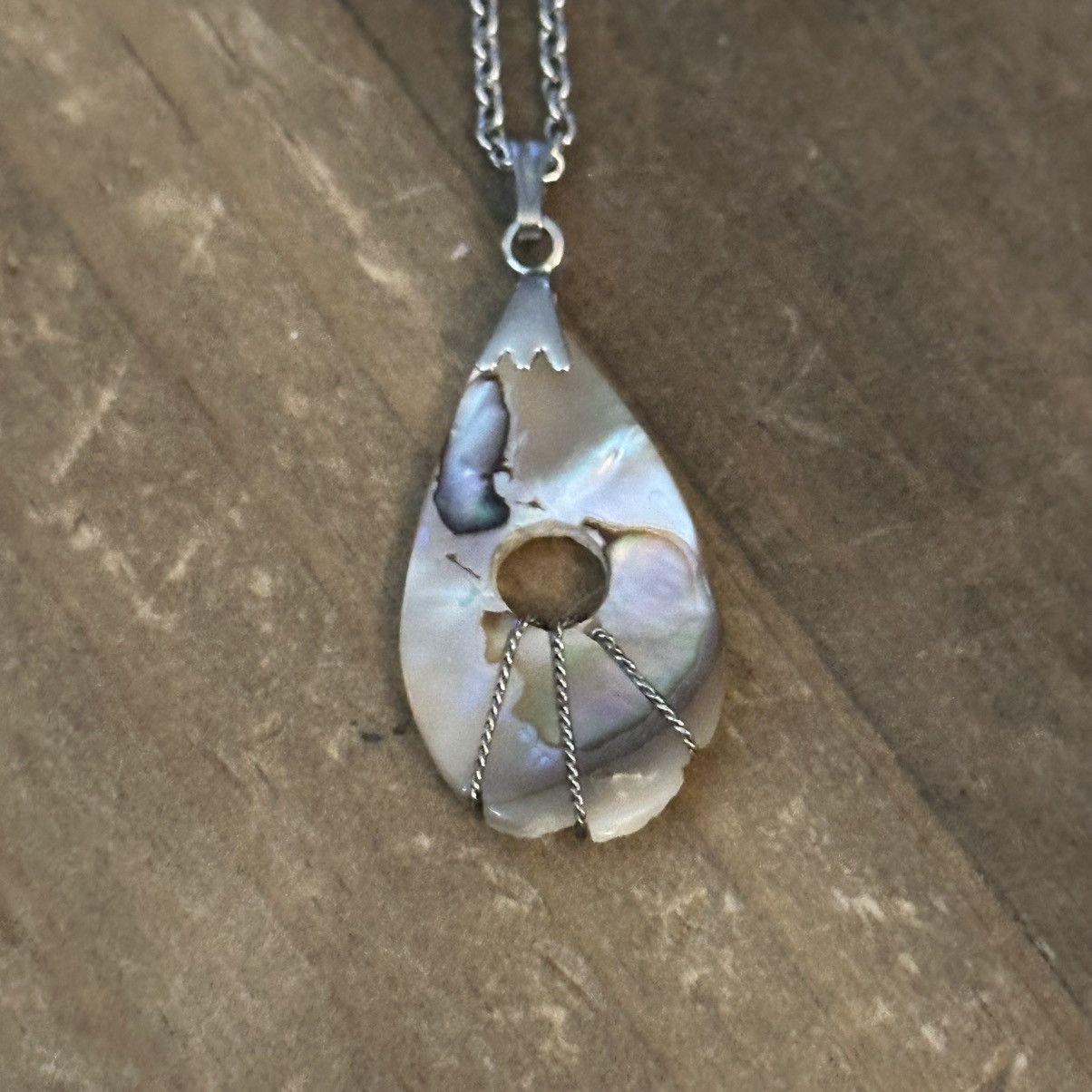 Vintage Vintage silver tone abalone pendant necklace Size ONE SIZE - 3 Thumbnail