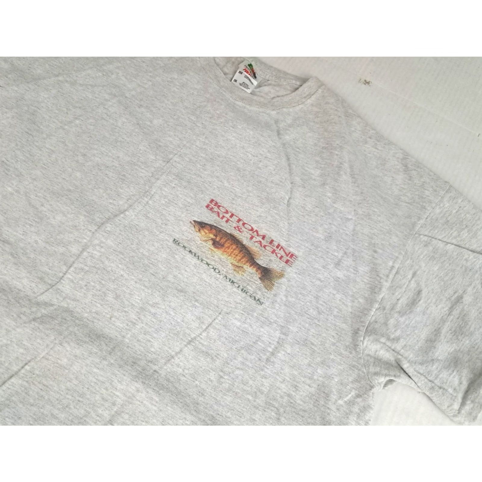 Fruit Of The Loom VINTAGE Fruit of the Loom T-Shirt Rockwood Mi. 2XL Gray Short Sleeve Crew Neck Fish Print Canvas Cotton Unisex Adults 1980s Fish T-Shirt Size US XXL / EU 58 / 5 - 5 Thumbnail