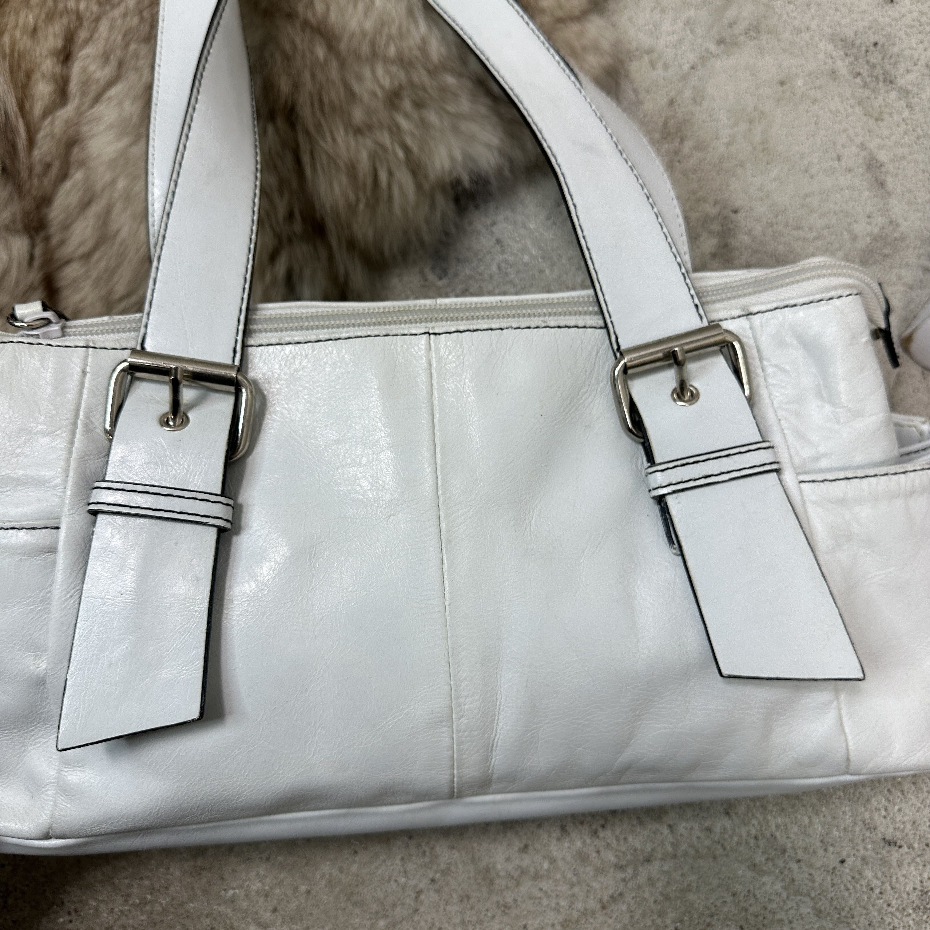 Vintage Vintage Leather White Buckled Baguette Bag Y2K Size ONE SIZE - 8 Thumbnail