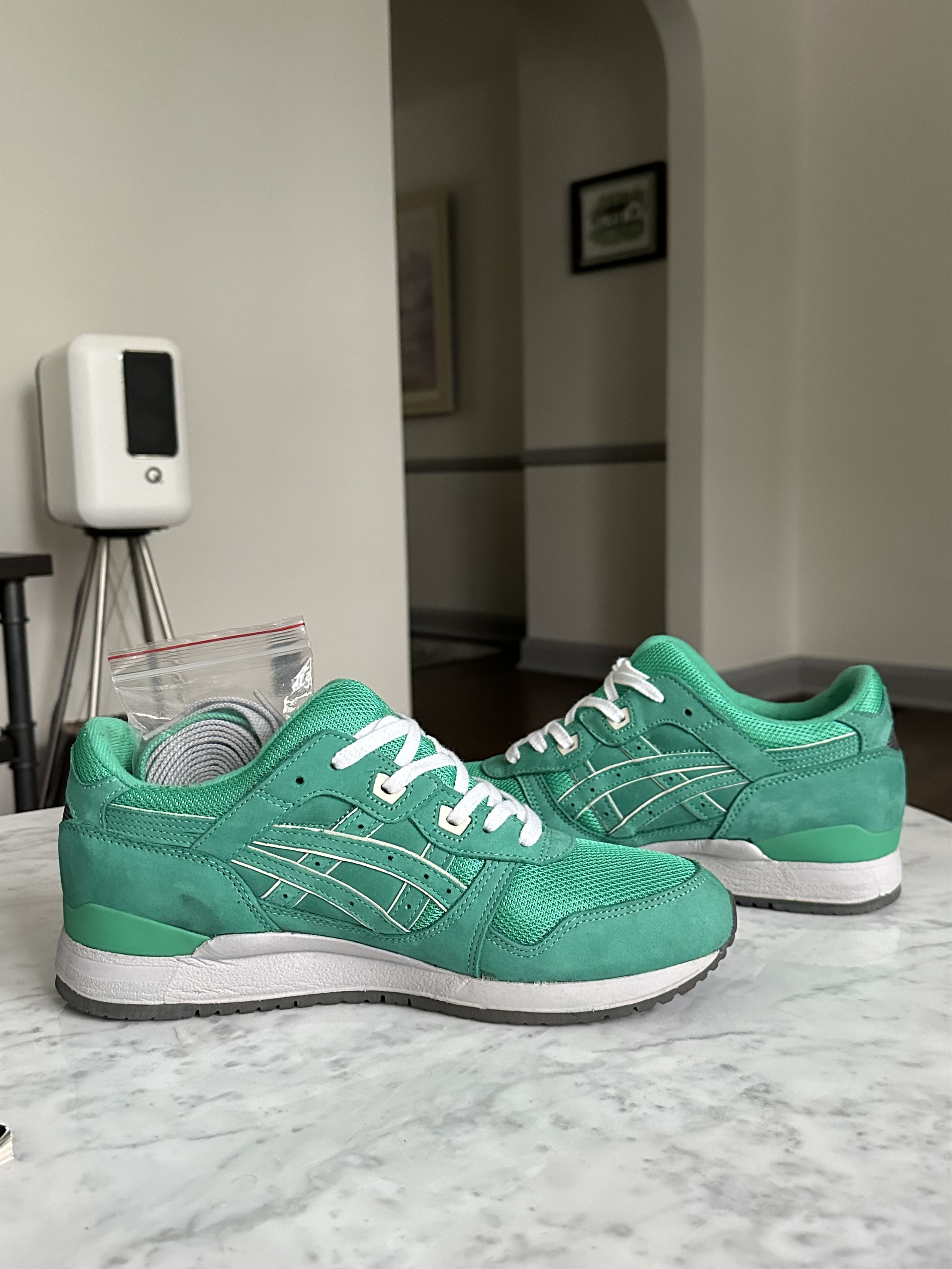 Asics × Kith × Ronnie Fieg Ronnie Fieg Kith x ASICS Gel-Lyte III Mint Leaf VNDS SIZE 9 Size US 9 / EU 42 - 4 Thumbnail