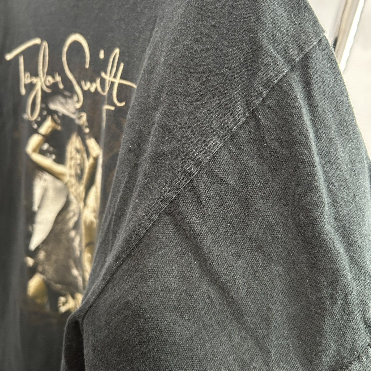 Gildan Gildan Taylor Swift 2009 Fearless Tour Tee Sz M - "Everette" Size M / US 6-8 / IT 42-44 - 14 Thumbnail