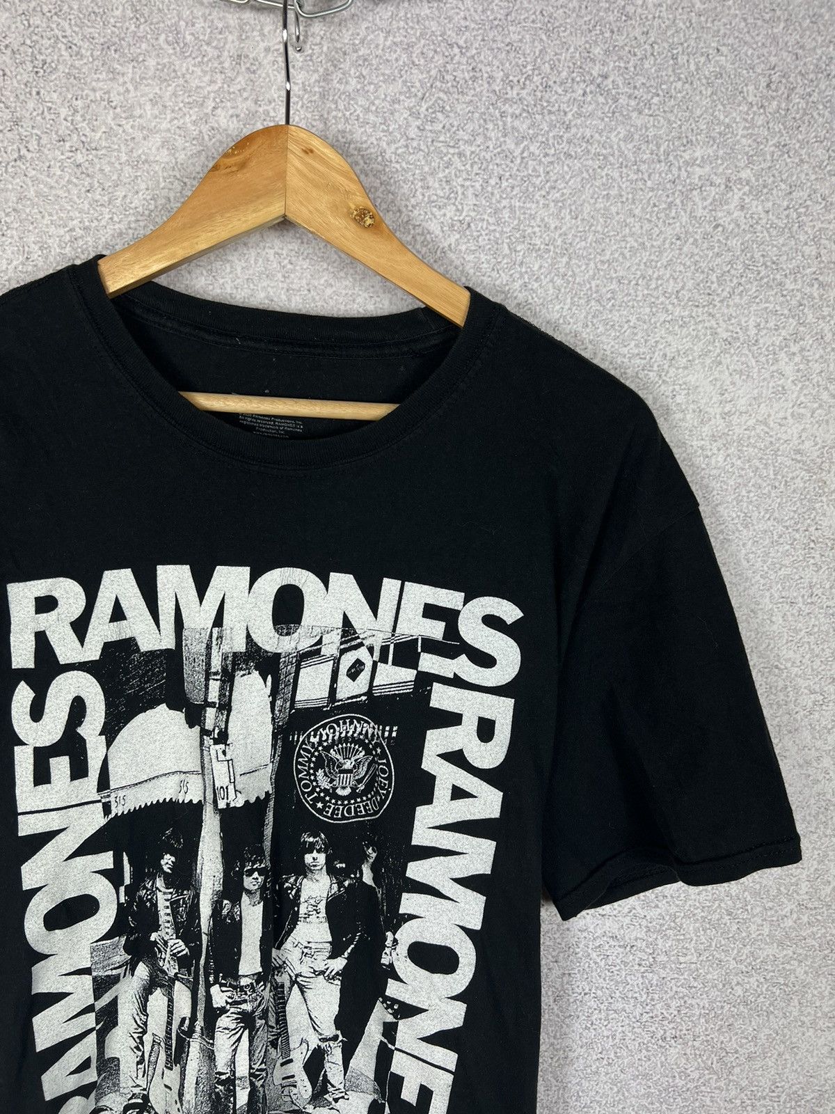 Band Tees Vintage Ramones Rock Band T-Shirt Size US XL / EU 56 / 4 - 2 Thumbnail