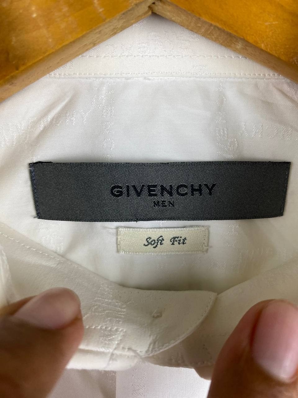 Givenchy givenchy monogram white shirt nice design Size US L / EU 52-54 / 3 - 5 Thumbnail