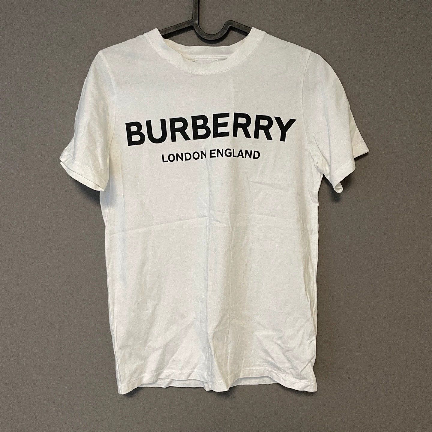 Burberry Burberry White Logo Print Short Sleeve Size US S / EU 44-46 / 1 - 1 Thumbnail