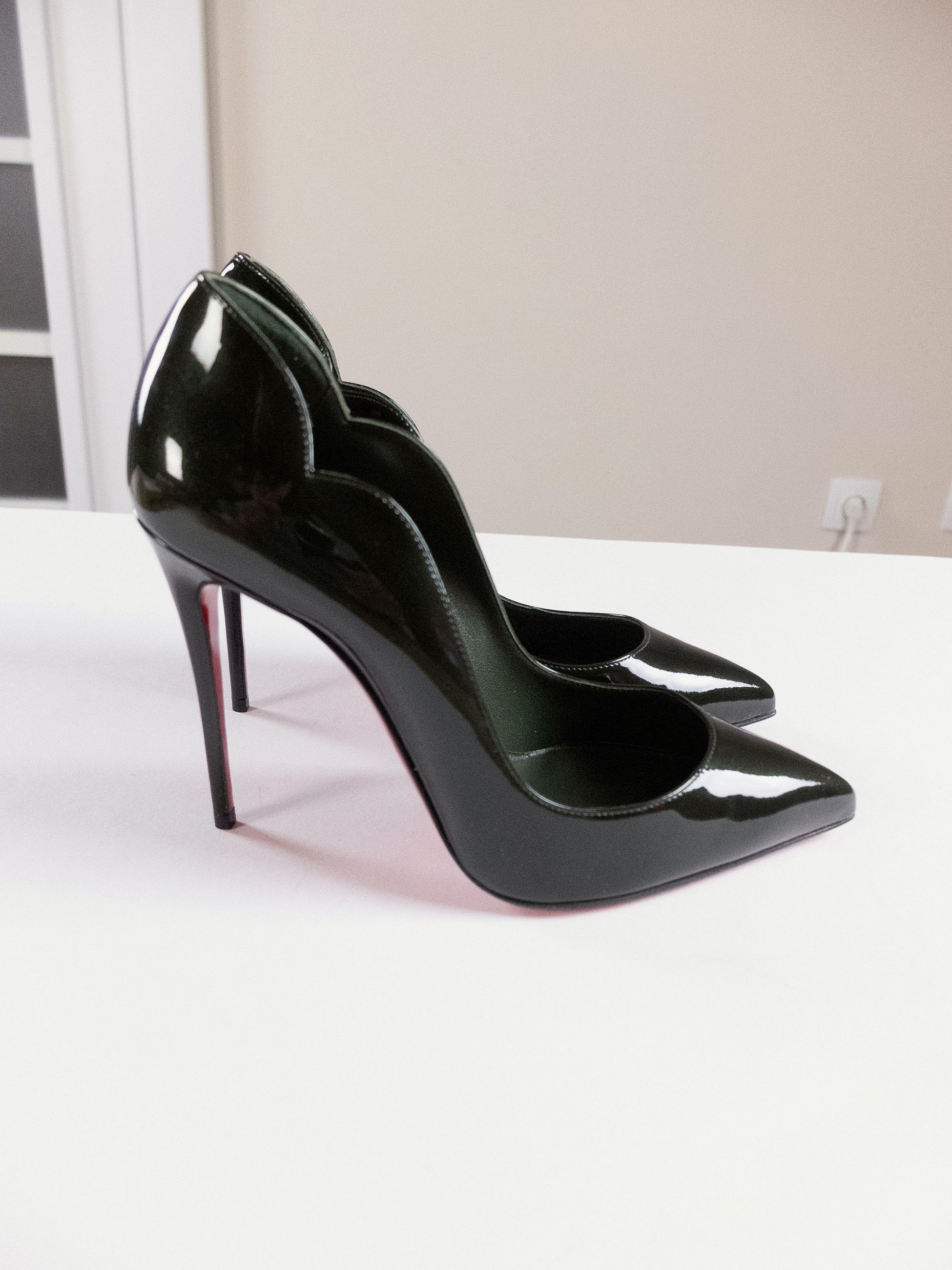 Christian Louboutin CHRISTIAN LOUBOUTIN Hot Chick green patent leather pumps 8.5 Size US 8.5 / IT 38.5 - 6 Thumbnail