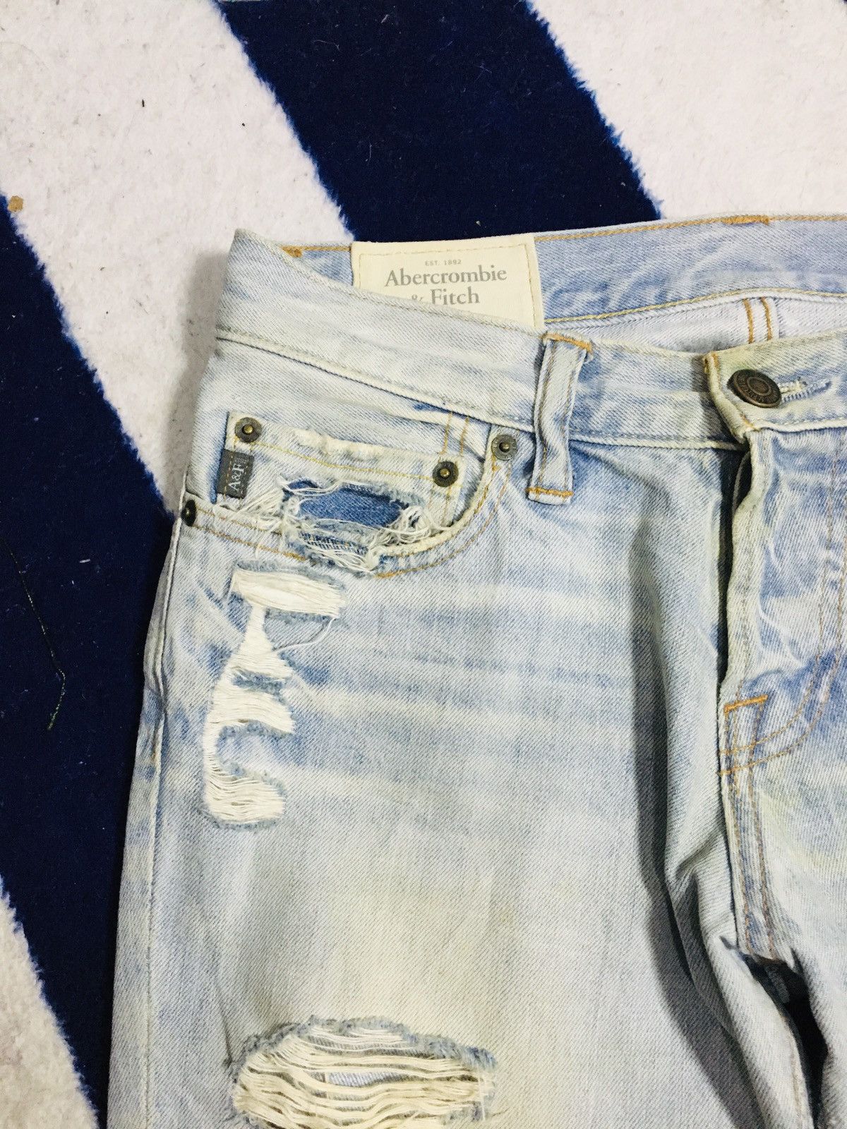 Abercrombie & Fitch Abercrombie & Fitch Distressed Jeans (16) Size US 30 / EU 46 - 14 Thumbnail