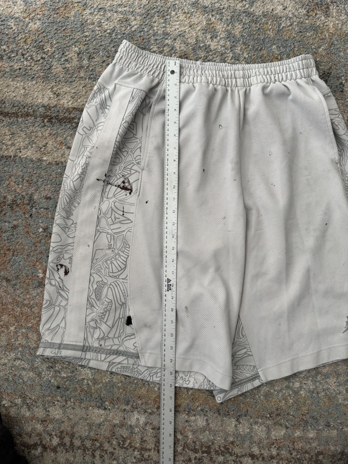 Jordan Brand Super Baggy Thrashed Jordan Hoop Shorts 2XL White Size US 34 / EU 50 - 7 Thumbnail