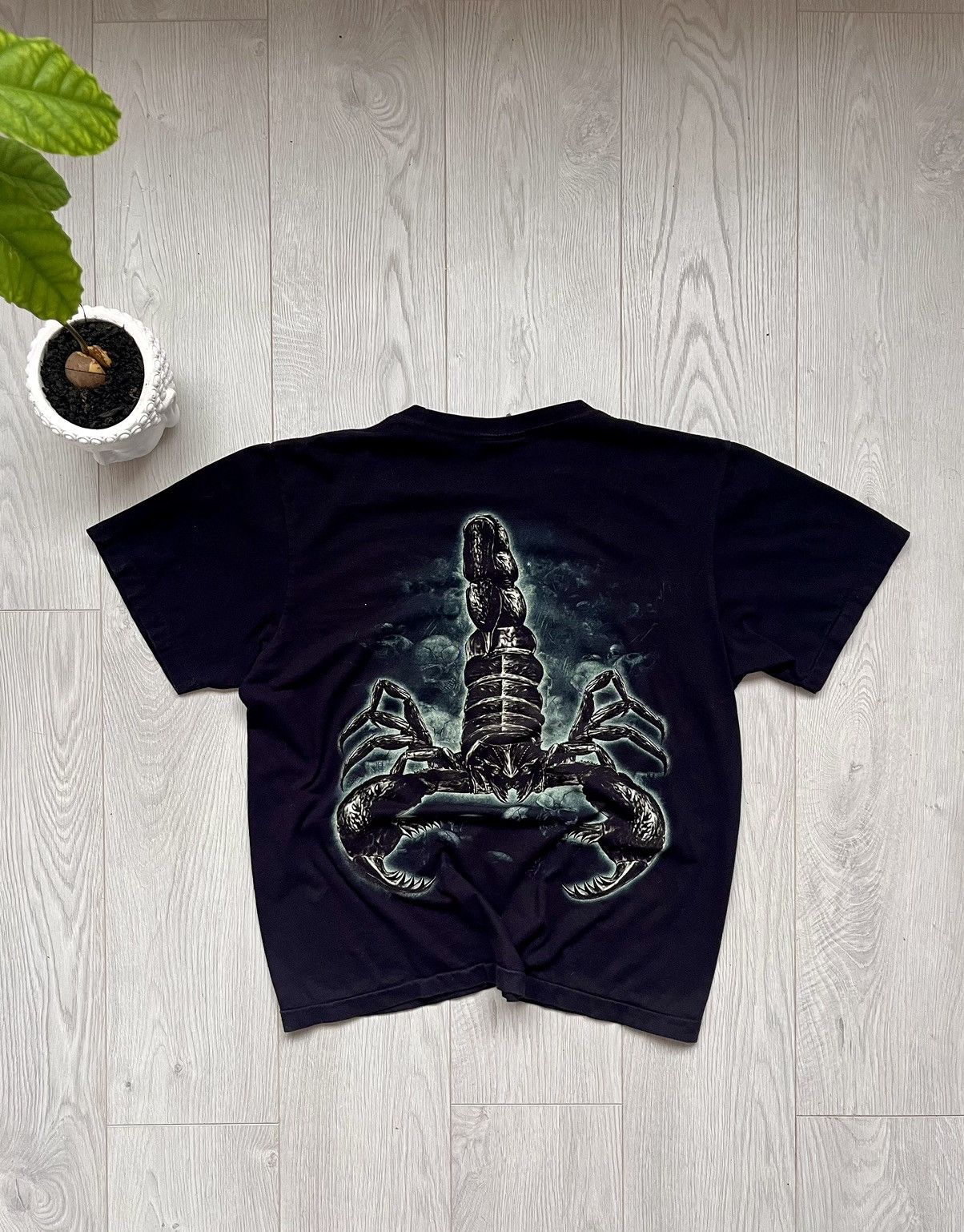Vintage Vintage🤯glowing in the dark🤯 scorpion simple stitch t-shirt Size US L / EU 52-54 / 3 - 2 Thumbnail