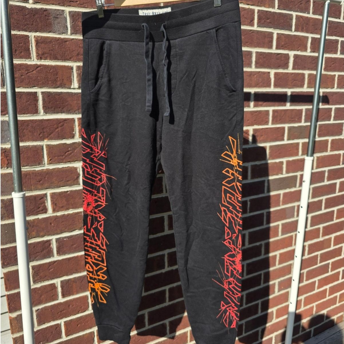 True Religion True Religion Broken Graphic Jogger Black Sweatpants Size US 32 / EU 48 - 1 Thumbnail