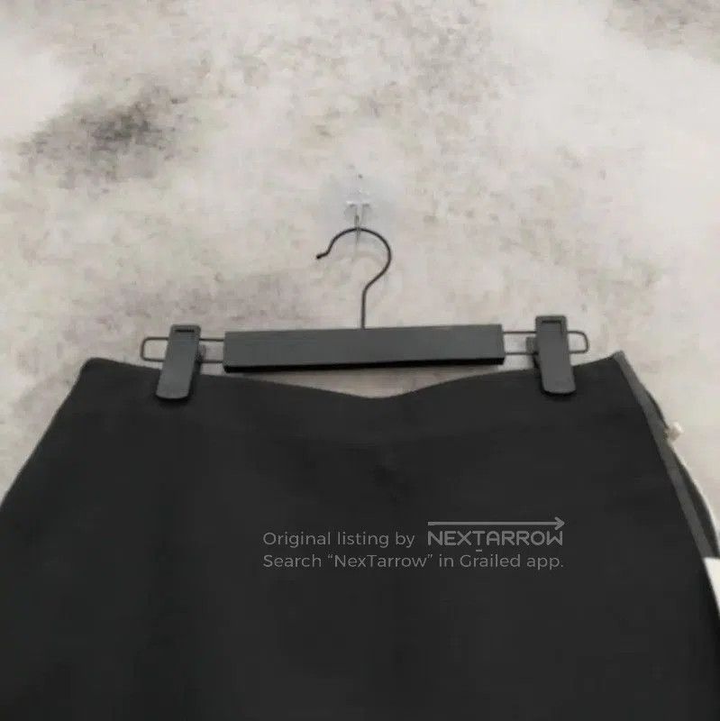 Valentino Valentino Black A-Line Skirt in Size L . Size 35" - 6 Thumbnail