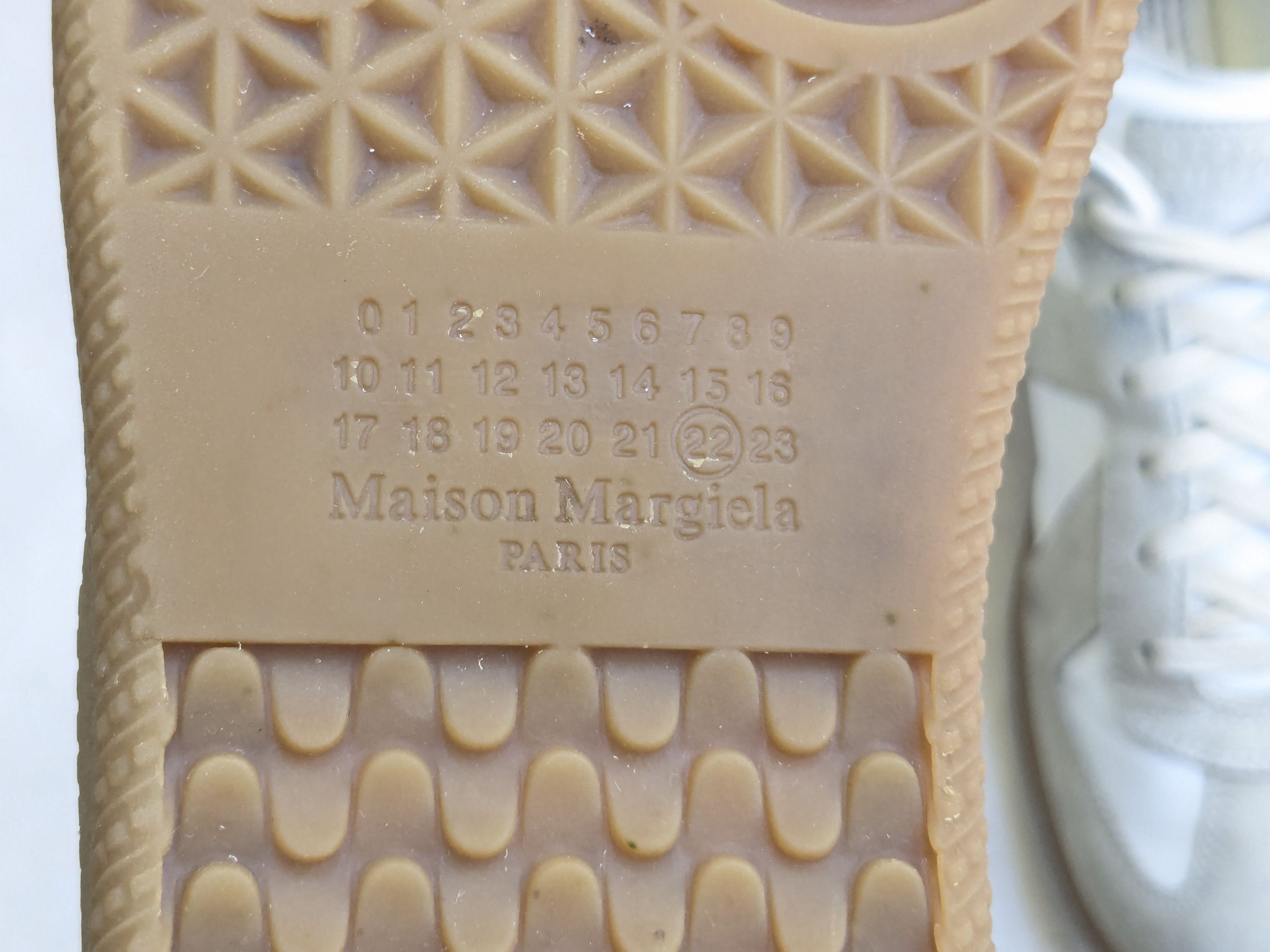 Maison Margiela Maison Margiela GAT Replica White Gray 8 41 Low Tops Size US 8 / EU 41 - 19 Thumbnail