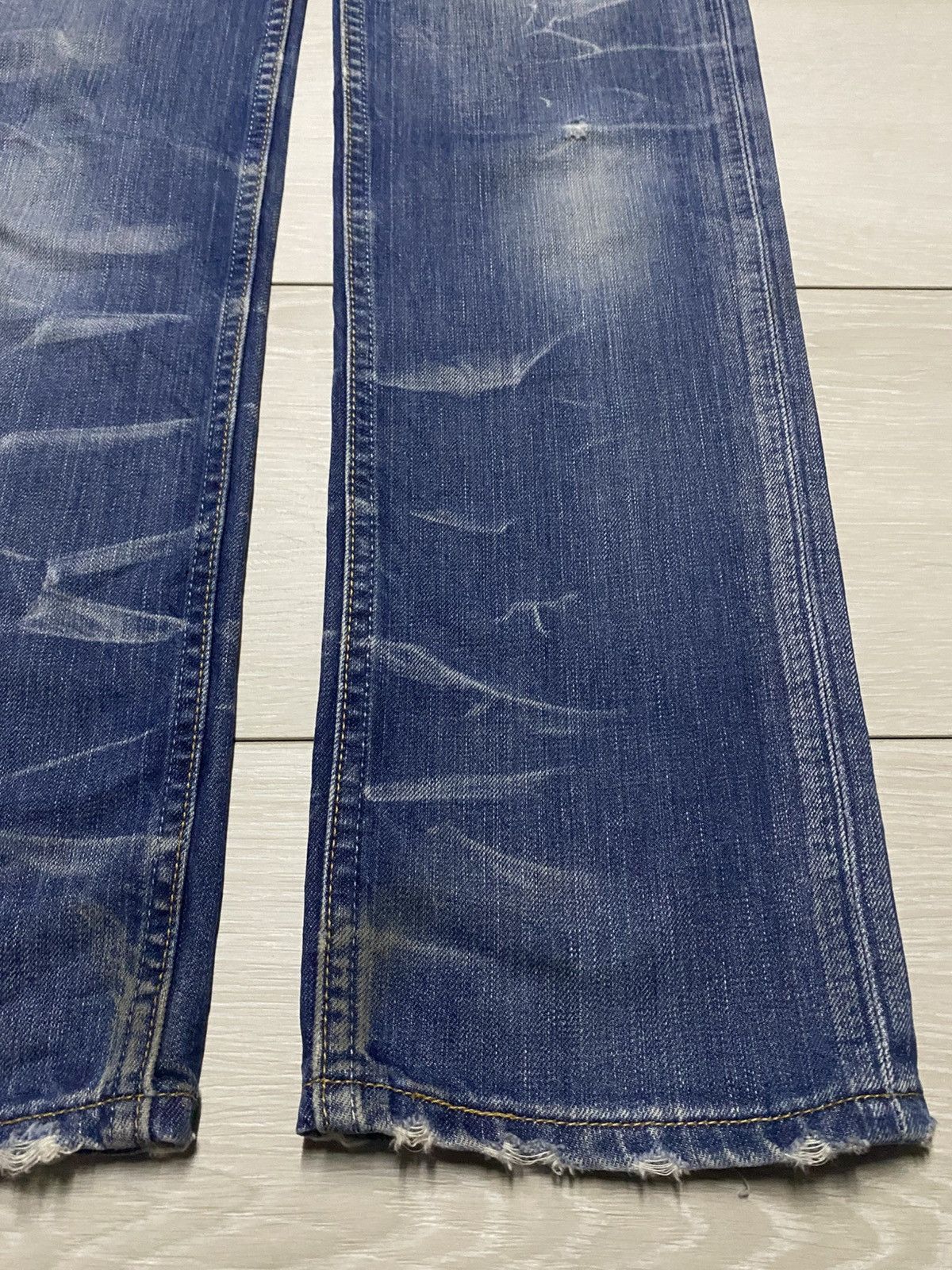 Levi's Vintage Levis 501 Blue Wash Distressed ButtonFly Jeans Size US 28 / EU 44 - 8 Thumbnail