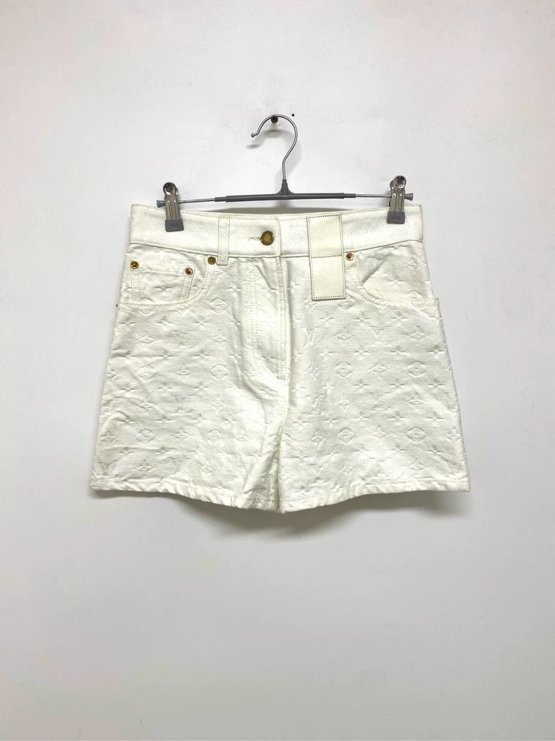 Louis Vuitton LOUIS VUITTON Dark embossed shorts Size US 34 / EU 50 - 1 Thumbnail