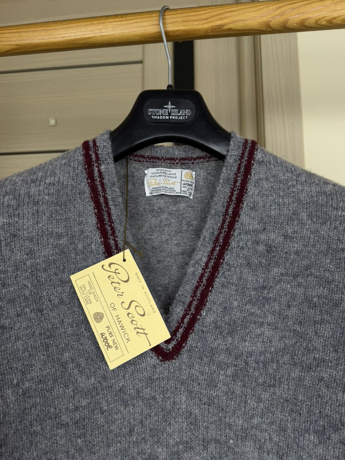 Other Vintage Peter Scott wool gray V sweater size S (37/97) Size US S / EU 44-46 / 1 - 5 Thumbnail