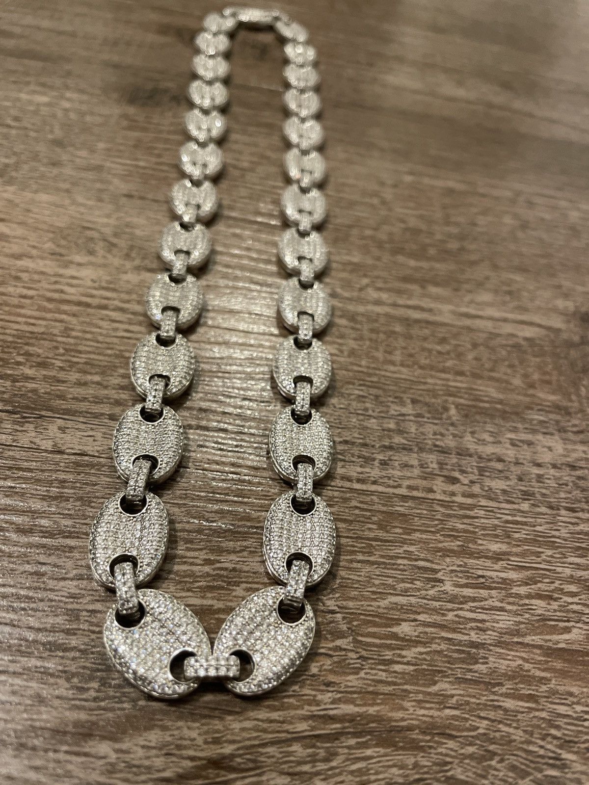 Silver Gucci link chain