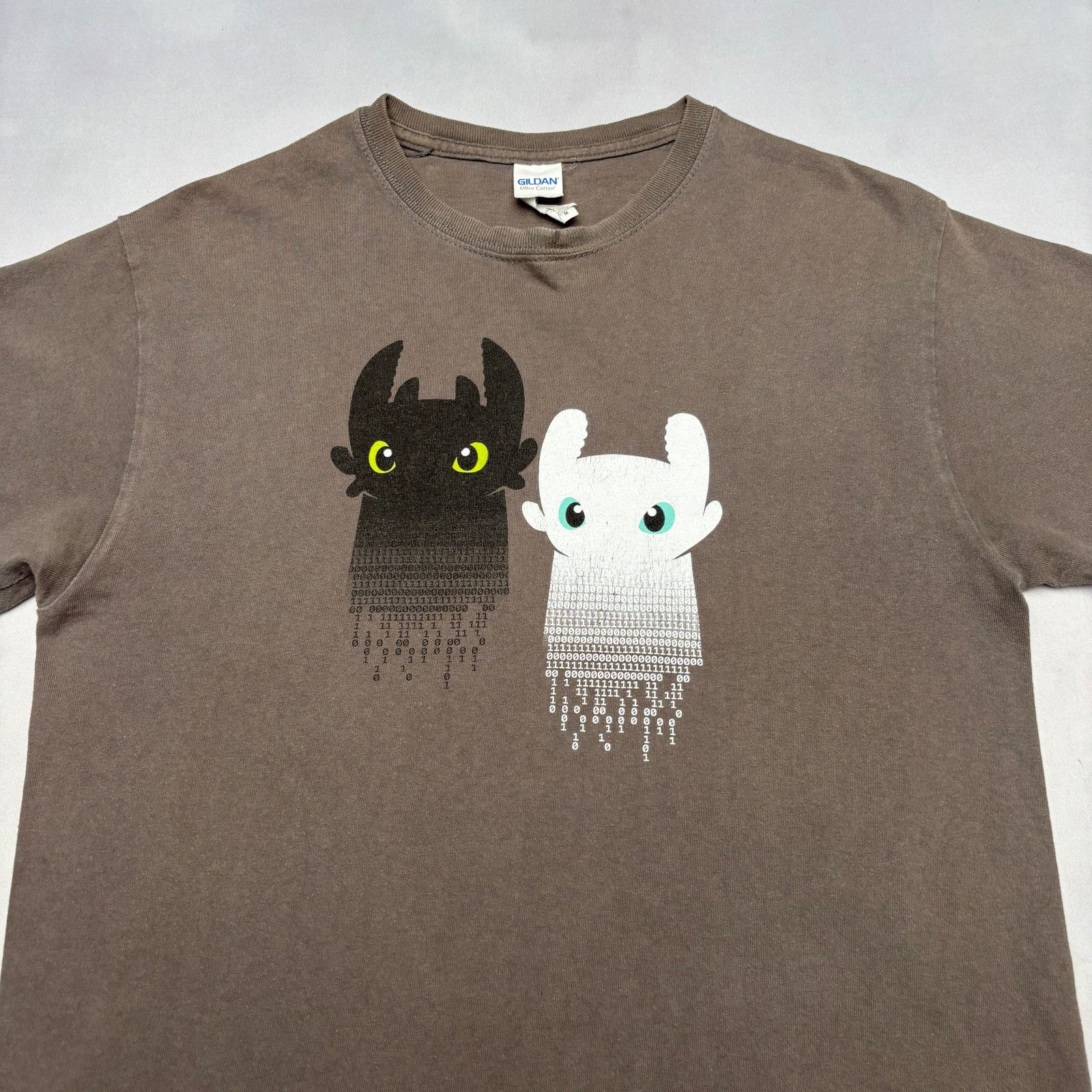 Gildan Dreamworks How to Train Your Dragon Cast & Crew Tee Shirt Size US M / EU 48-50 / 2 - 2 Thumbnail