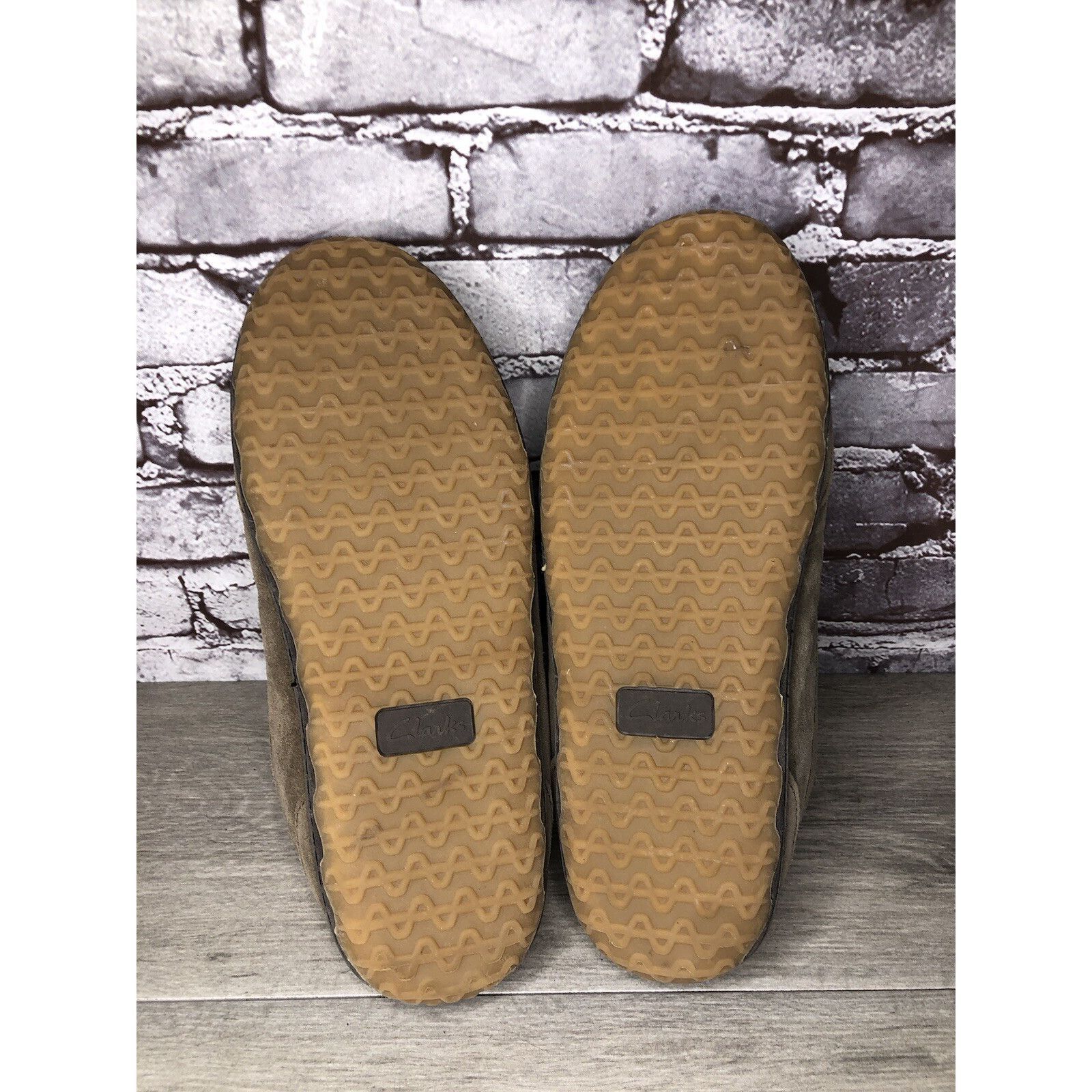 Clarks Clarks Taupe Suede Moccasin Comfort Plaid Lined House Slippe Size US 13 / EU 46 - 12 Thumbnail
