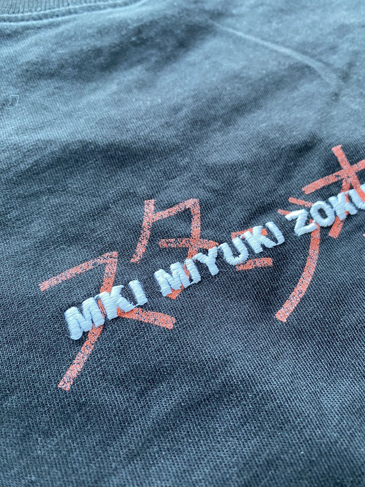 Japanese Brand × Mki Miyuki Zoku × Vintage Mki Miyuki Zoku Black Sun Faded Centre Logo Mens T Shirt s Size US S / EU 44-46 / 1 - 7 Thumbnail