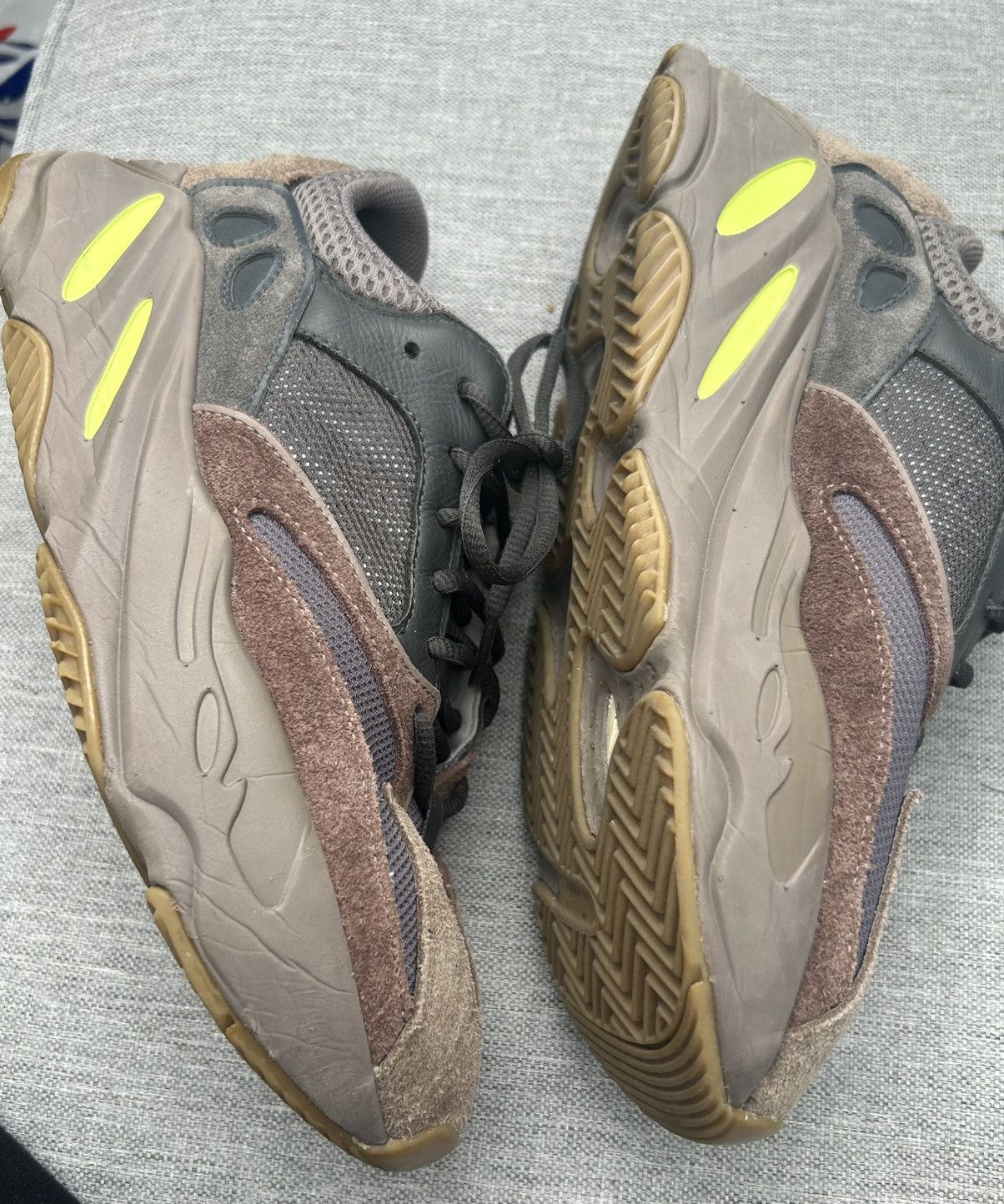 Kanye West × Yeezy Yeezy 700 Salt Size US 8.5 / EU 41-42 - 4 Thumbnail