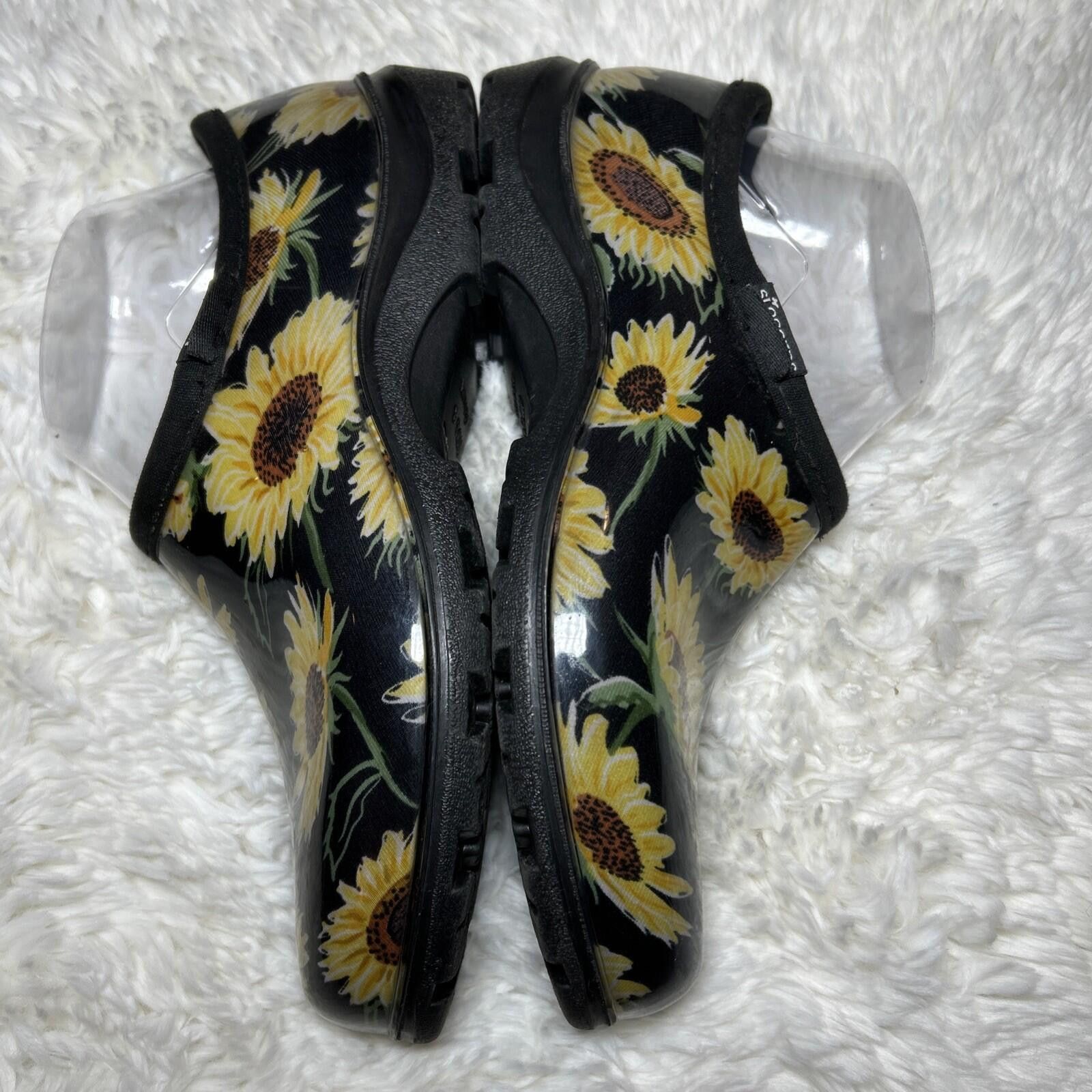 Louisville Slugger SLOGGERS Women’s Size 8 Waterproof Black Sunflowers Made USA Size ONE SIZE - 5 Thumbnail