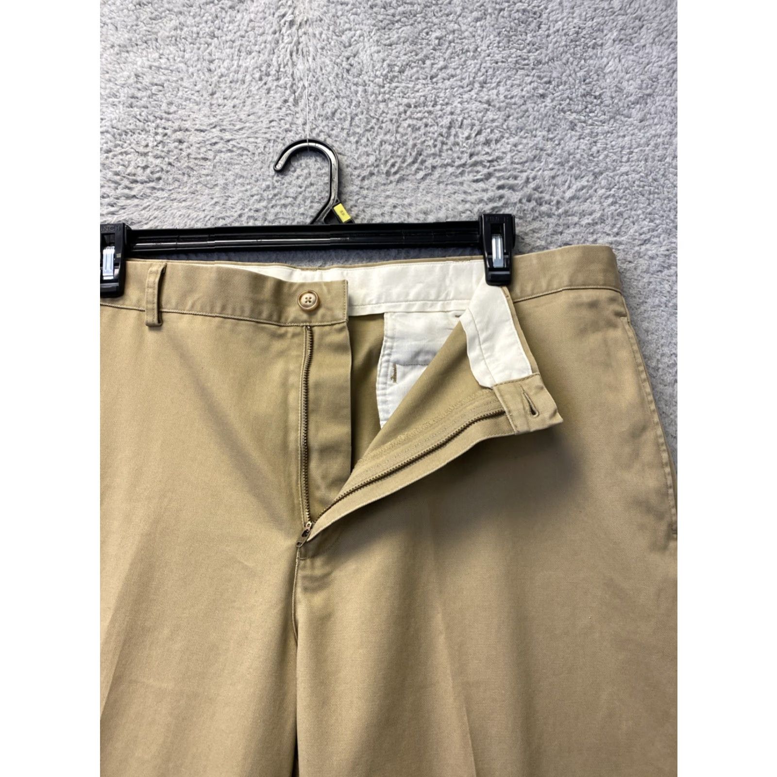 Vintage VINTAGE L.L. Bean Pants Mens 40x30 Khaki Cotton Trousers Regular Classic Chino Flat Front Zip Pockets USA Classic Fit 30 Inseam Mens Size US 40 / EU 56 - 7 Thumbnail
