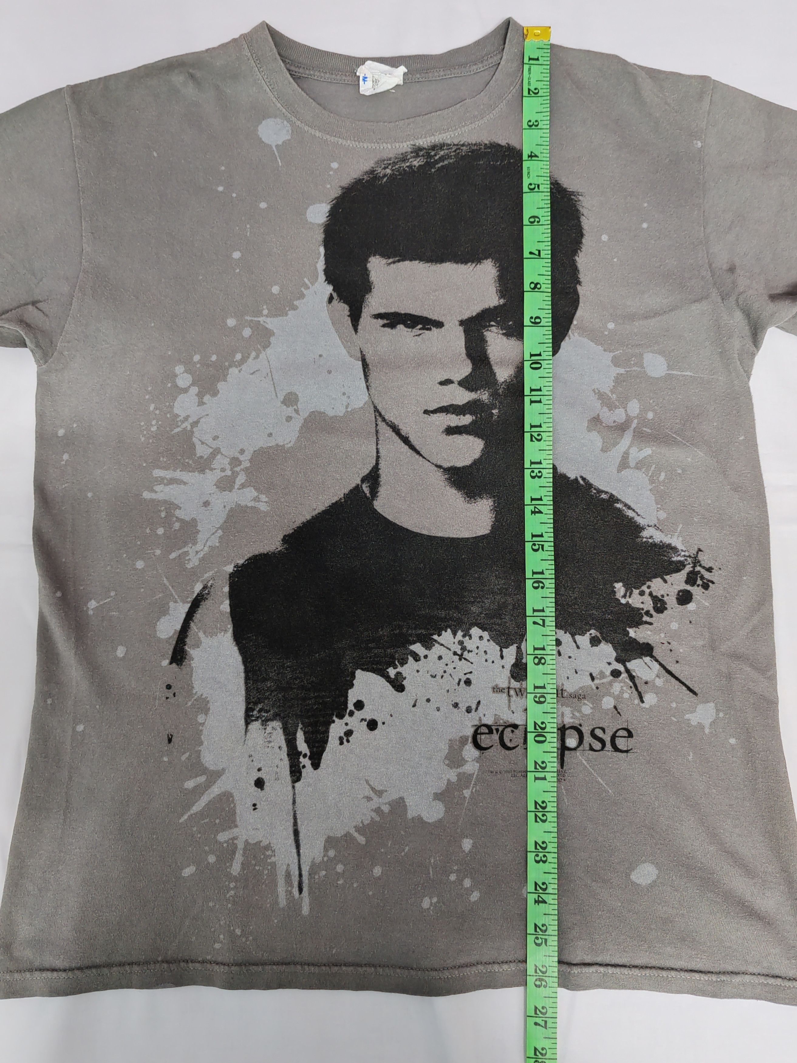 Expert Horror Vintage Twilight Saga Eclipse Romance Horror Movie Tee Saw Size US M / EU 48-50 / 2 - 5 Thumbnail