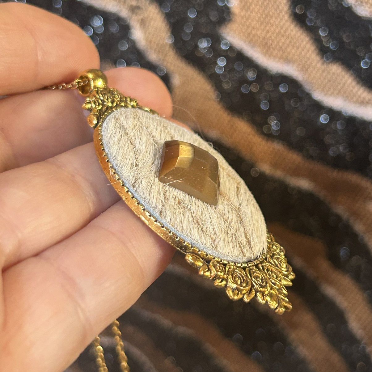 Handmade Handcrafted cowhide vintage gem cameo pendant necklace Size ONE SIZE - 6 Thumbnail