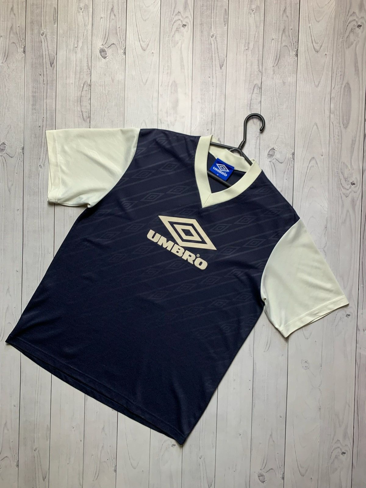 Umbro Vintage Umbro soccer jersey size M monogram Size US M / EU 48-50 / 2 - 1 Thumbnail