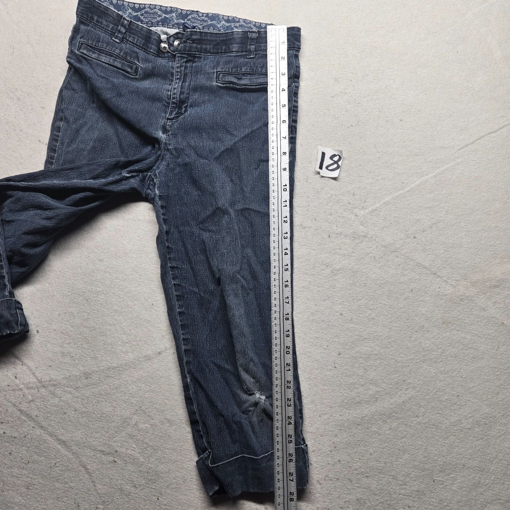 Vintage Bandolino Jeans Capris Denim Blue Stretch 6 Women Adult Regular 5-Pocket Blue Denim Bandolino Size 28" / US 6 / IT 42 - 7 Thumbnail