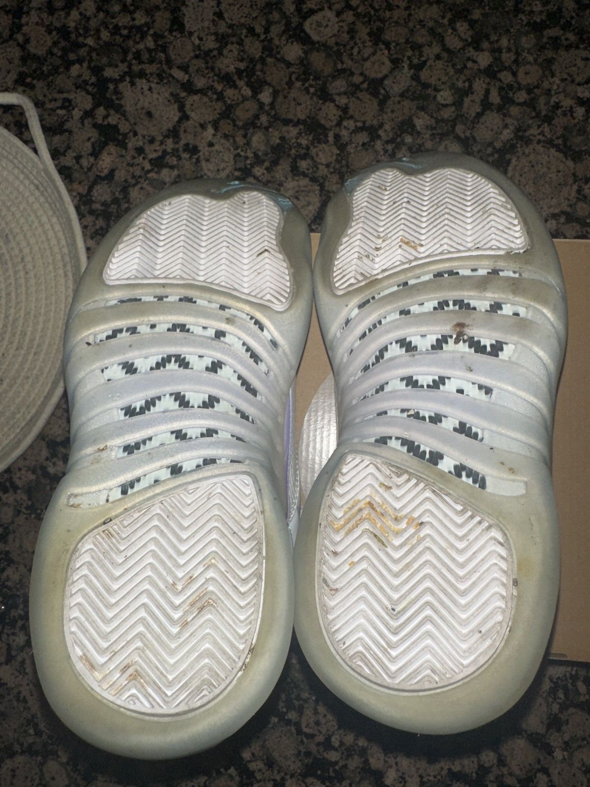 Jordan Brand × Nike Jordan 12 easter low Size US 8 / EU 41 - 5 Thumbnail