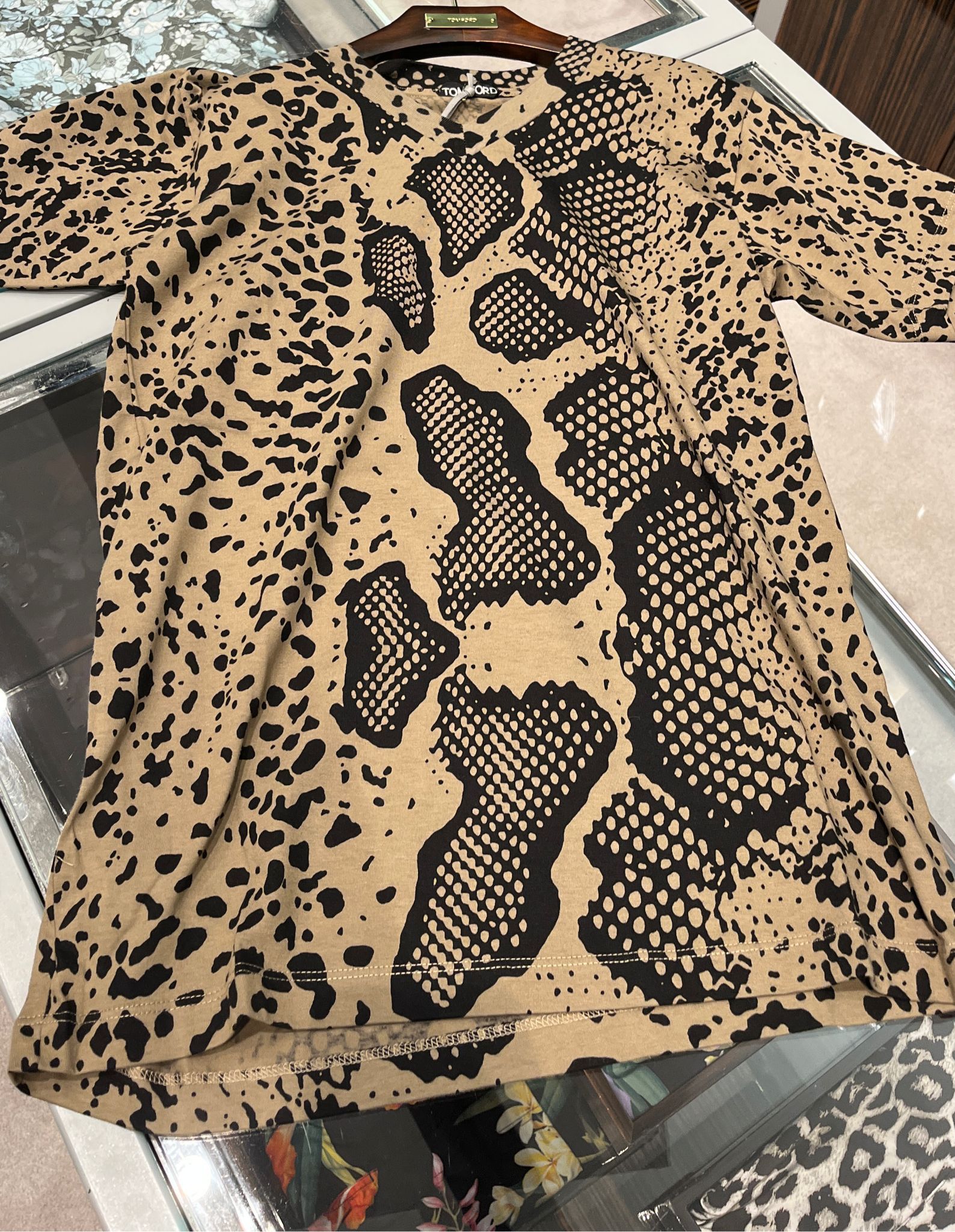 Tom Ford o1loc1c0525 TFJ939 T-Shirt in Black/Brown Size US M / EU 48-50 / 2 - 1 Thumbnail