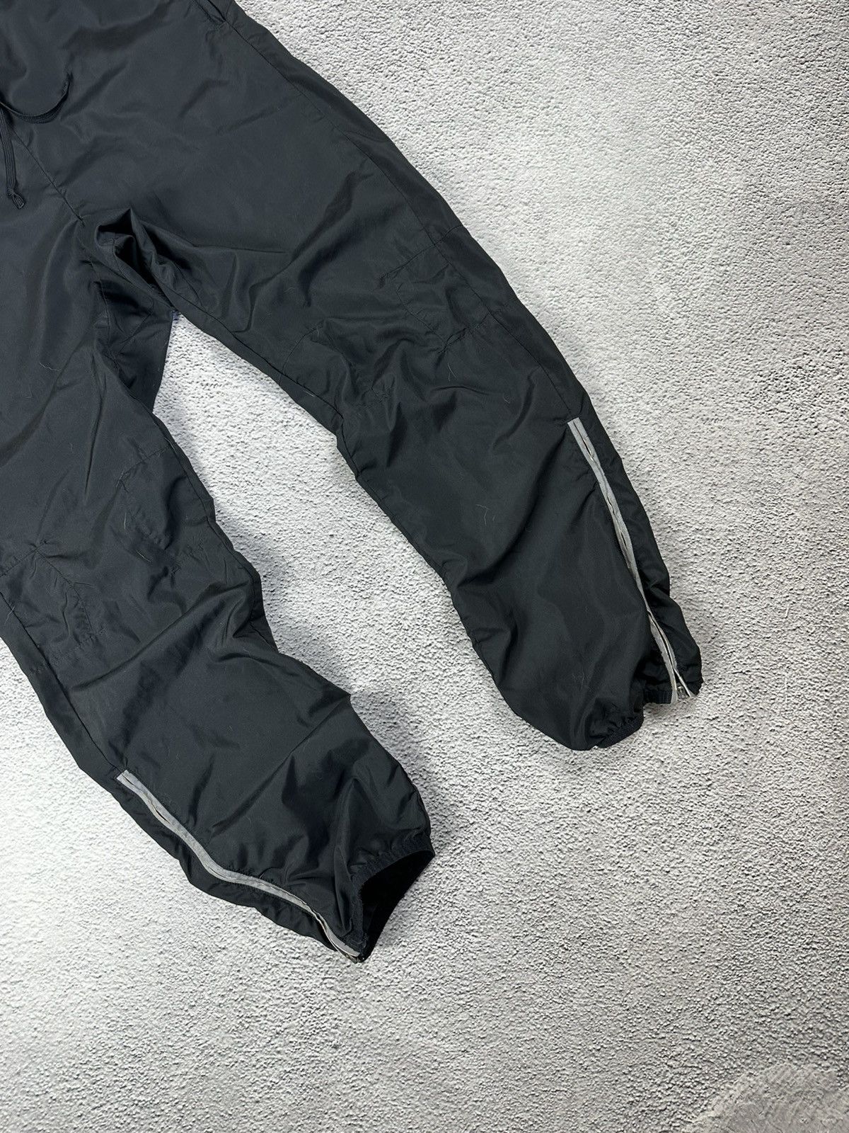Nike Vintage Nike Trackpants Nylon Baggy Y2K Drill Style Size US 32 / EU 48 - 4 Thumbnail