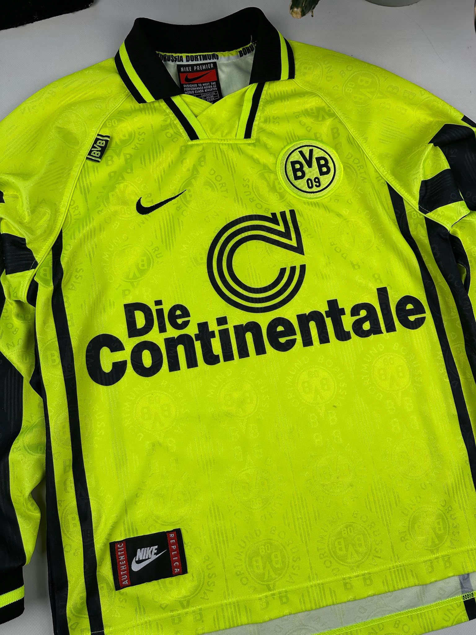 Nike Vintage Borussia Dortmund jersey football shirt 1996-1997 Size US S / EU 44-46 / 1 - 6 Thumbnail