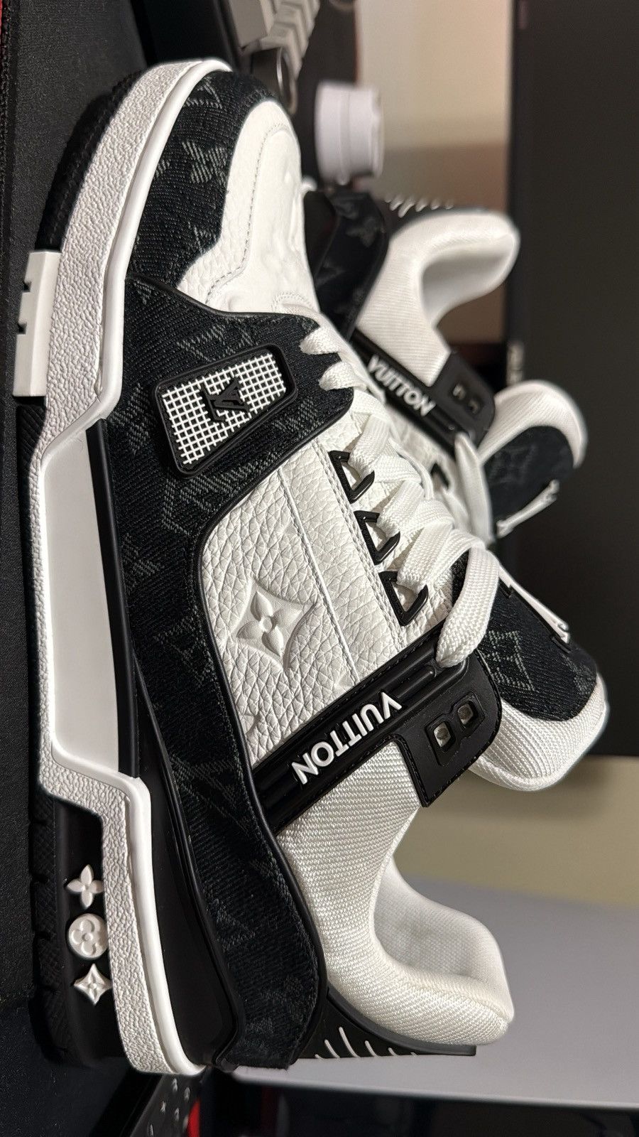 Louis Vuitton LOUIS VUTTION WHITE/BLACK TRAINER Size US 9.5 / EU 42-43 - 1 Thumbnail