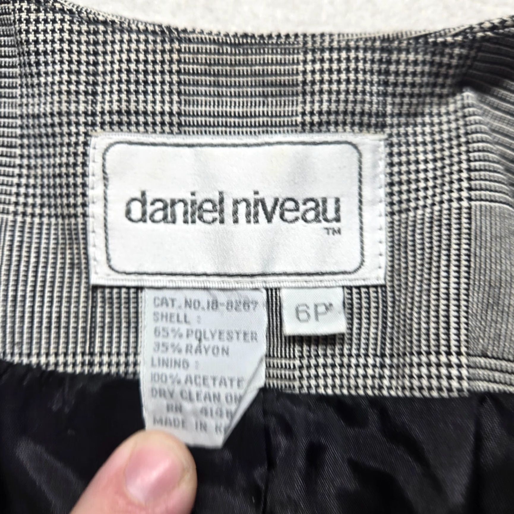 Vintage Daniel Niveau Gray Jacket Blazer Women's 6P Long Sleeve Suit Pietie Size 6P plaid polyester lined Brand: Daniel Niveau Size M / US 6-8 / IT 42-44 - 3 Thumbnail