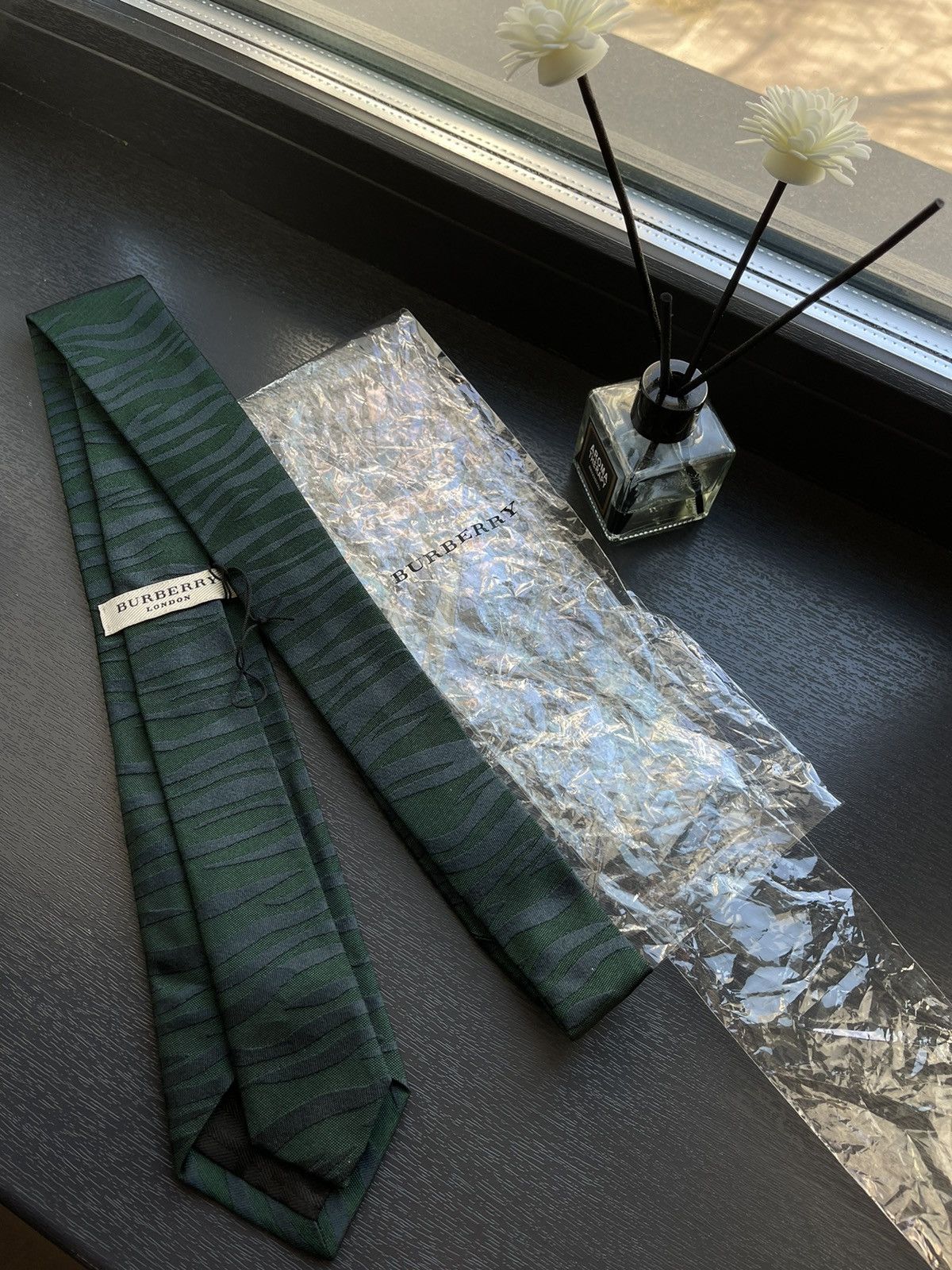 Burberry tie green deals