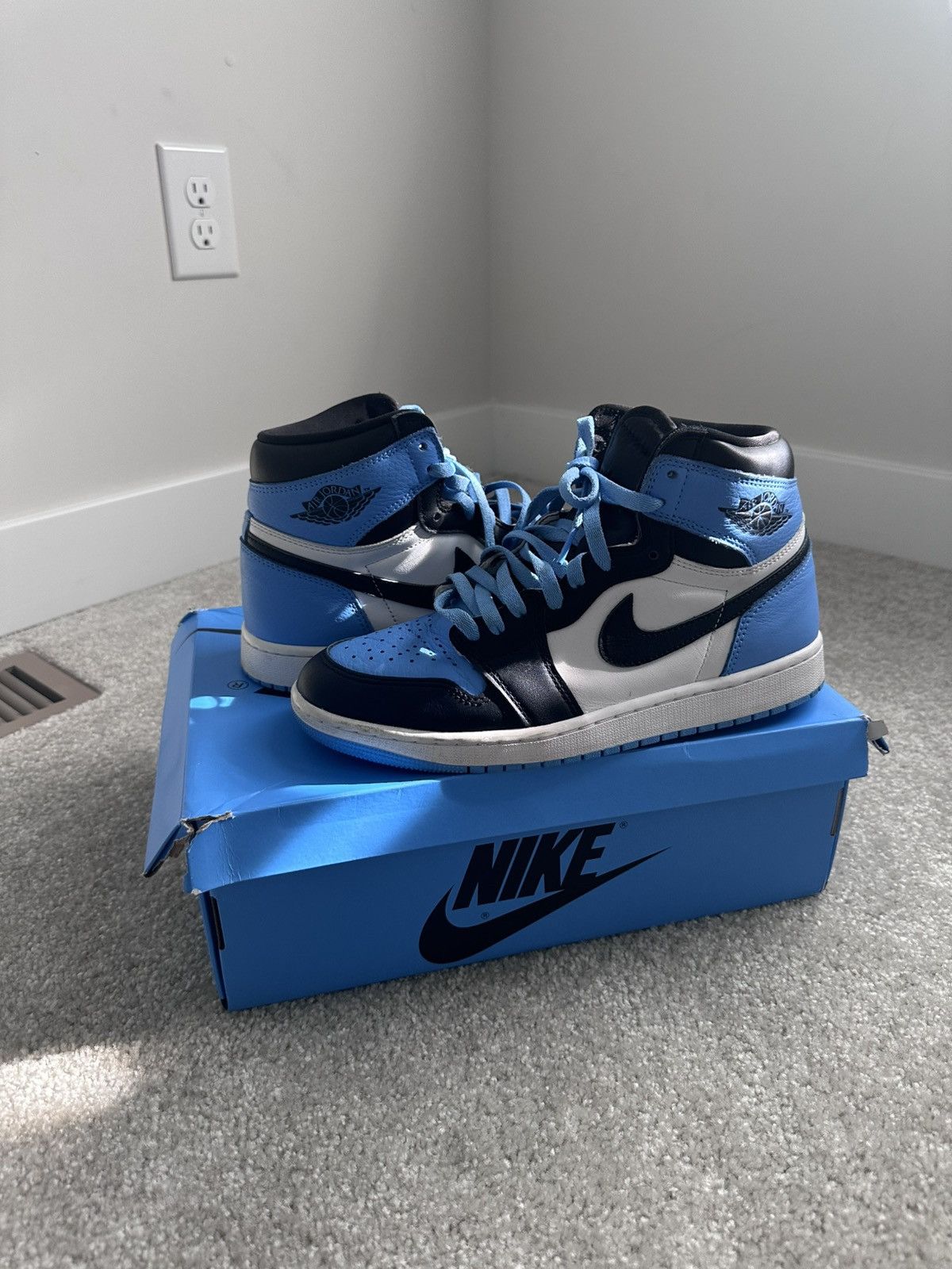 Jordan Brand unc jordan 1 blue toe Size US 9 / EU 42 - 1 Thumbnail