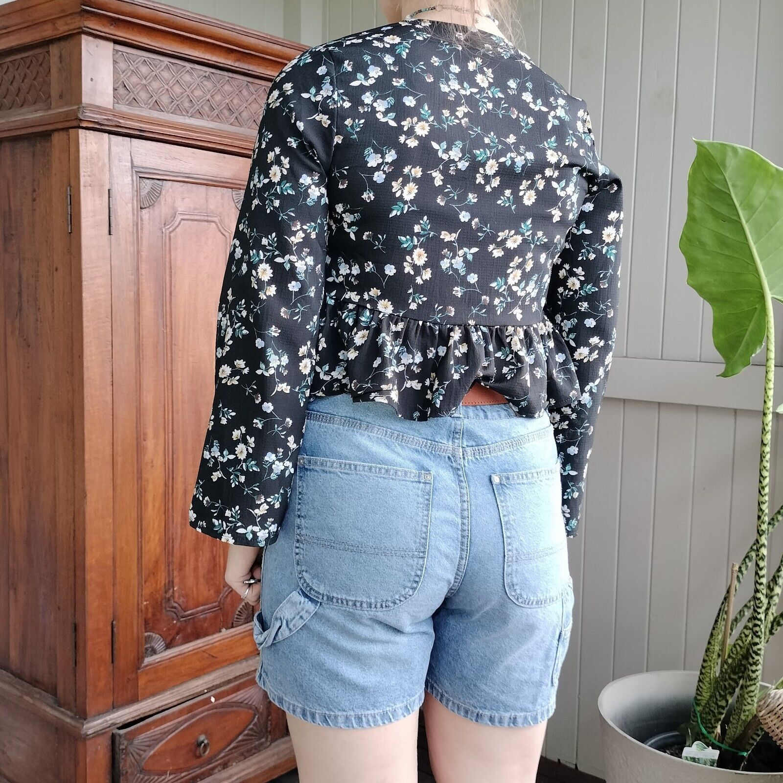 Designer 8 Birdies Crop Top Floral Bell Sleeve Tie Front Plunge Size M / US 6-8 / IT 42-44 - 2 Thumbnail