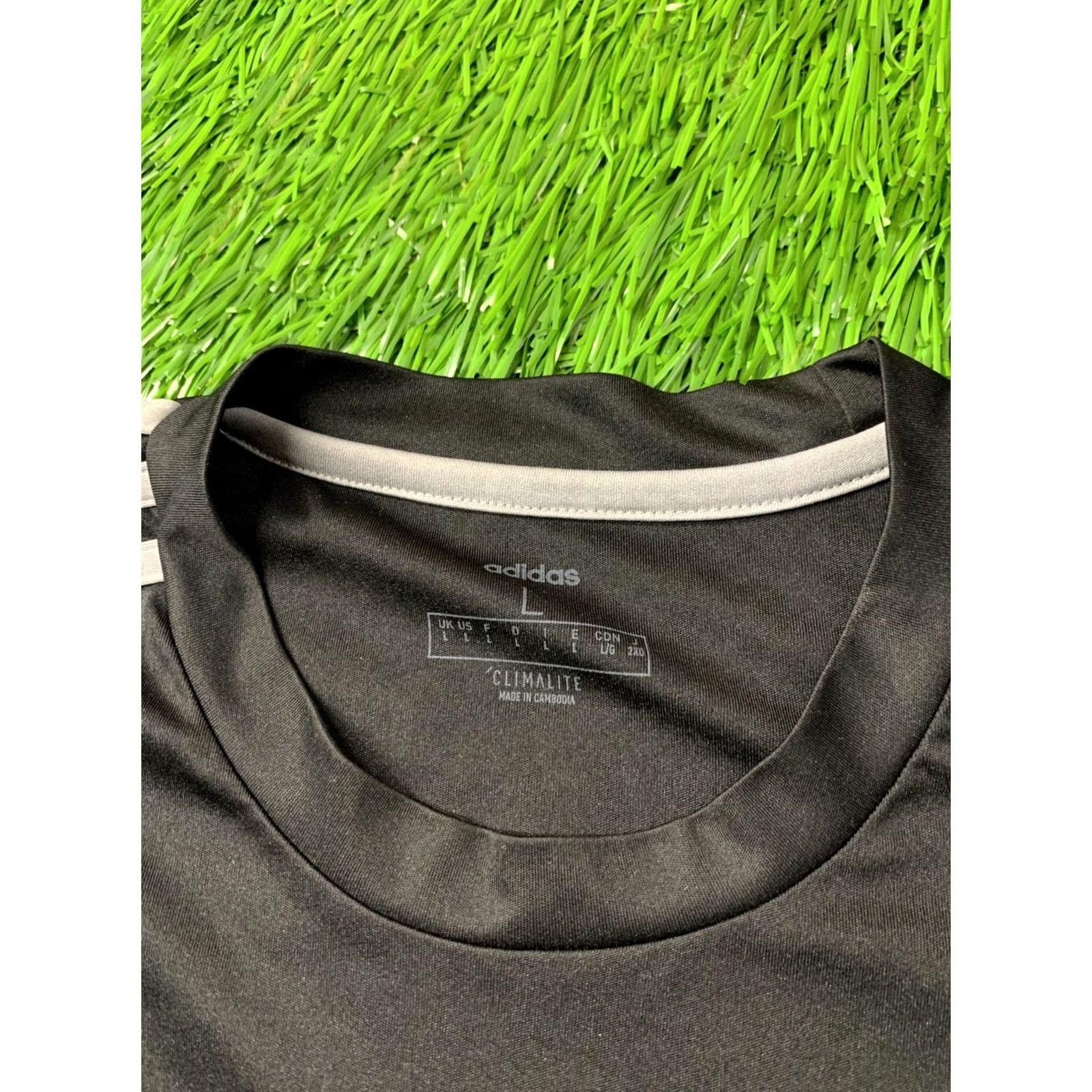 Adidas ADIDAS PERFORMANCE TRAINING SHIRT JERSEY XL MEN Black and Gray 100% Polyester Short Sleeve 2019 Sports Tee T-Shirt Size US XL / EU 56 / 4 - 4 Thumbnail