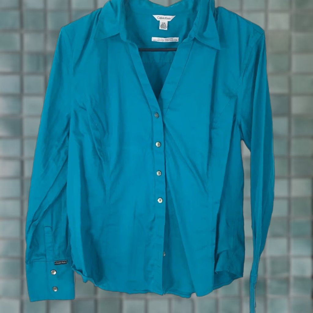 Calvin Klein Vintage Calvin Klein Women's Shirt L Blue Solid Essential Fit Long Sleeves Casual Size L / US 10 / IT 46 - 1 Thumbnail