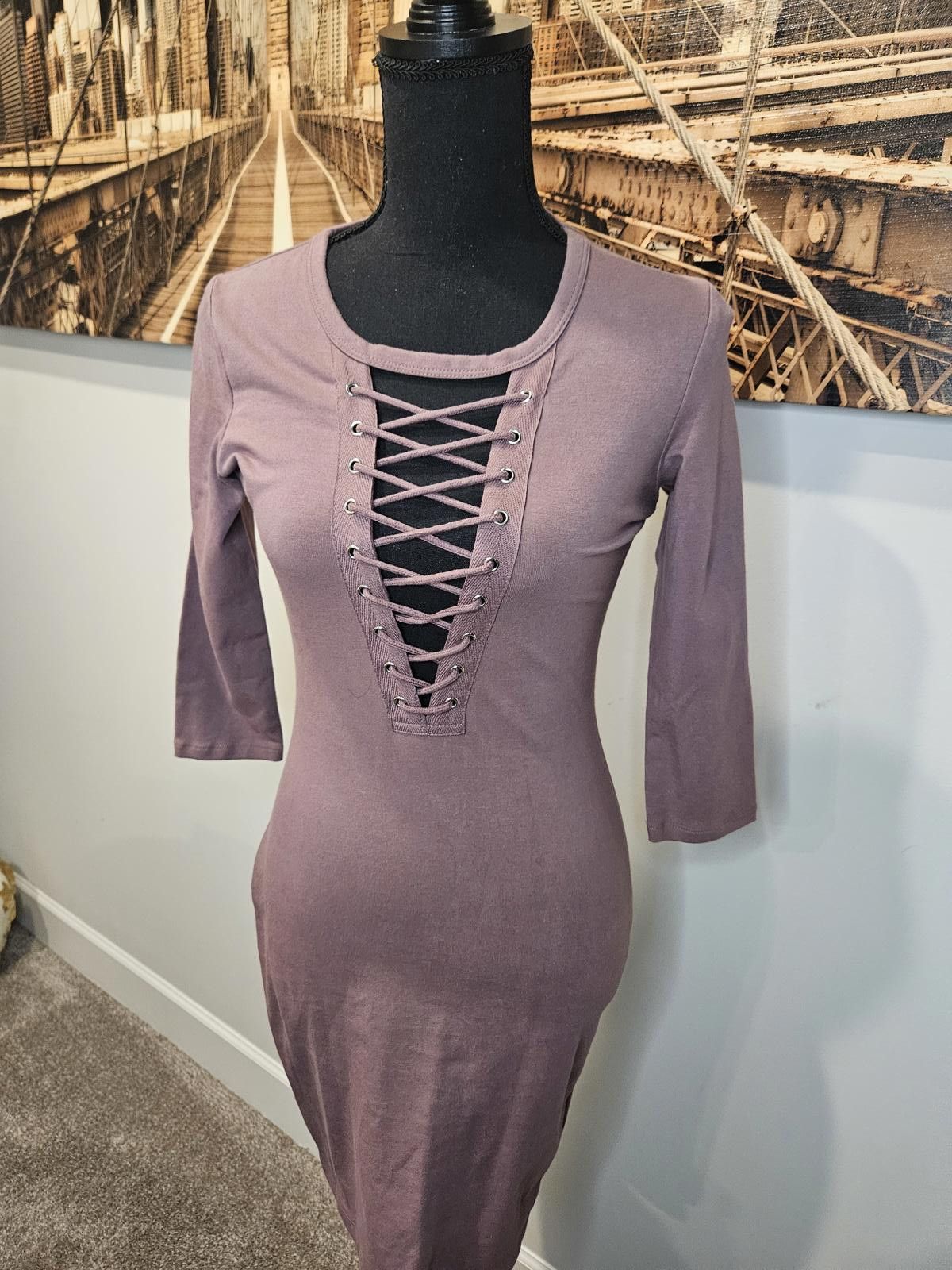 Forever 21 Nwt Forever 21 Lace-Up 3/4 Sleeve Dress Size S / US 4 / IT 40 - 1 Thumbnail