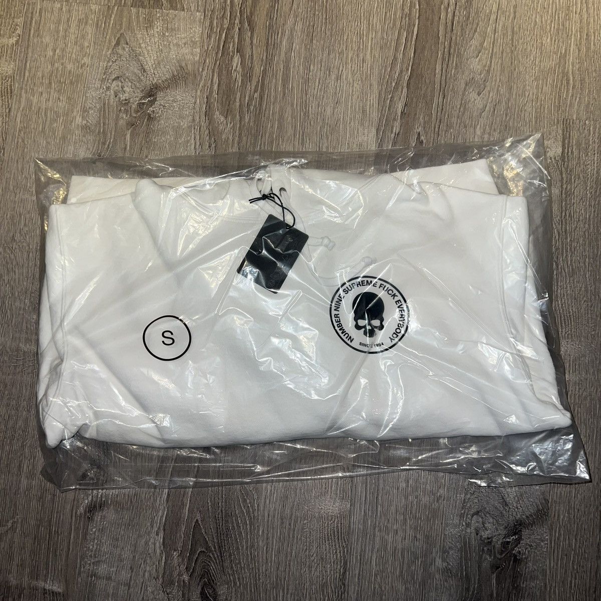 Number (N)ine × Supreme Supreme Number Nine Hooded Sweatshirt White Size: S Size US S / EU 44-46 / 1 - 3 Thumbnail