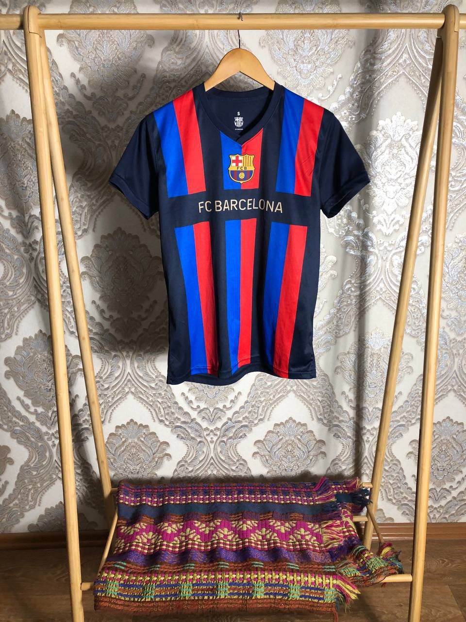 Vintage VERY RARE FC BARCELONA SPAIN RETRO SOCCER JERSEY BLOKE Y2K Size US S / EU 44-46 / 1 - 1 Thumbnail