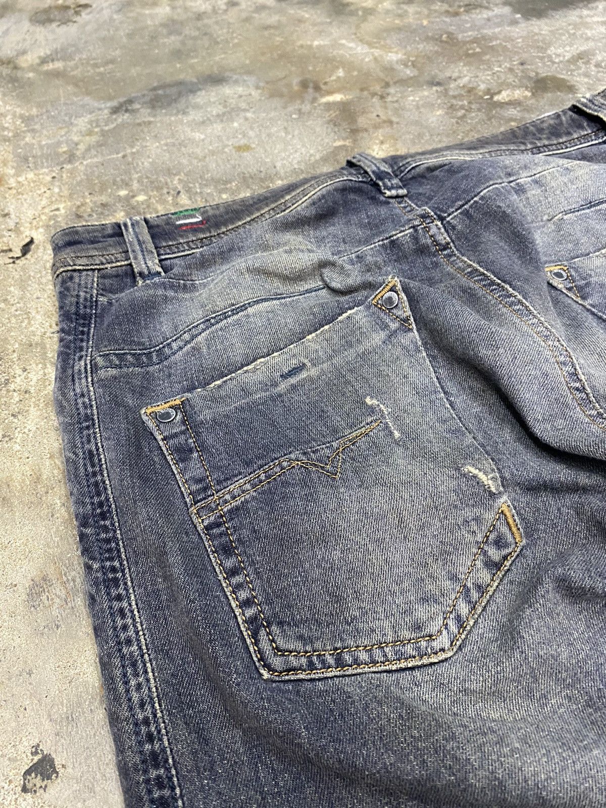 Diesel × Japanese Brand × Vintage Diesel industries blue jeans wash japanese brand Size US 30 / EU 46 - 17 Thumbnail