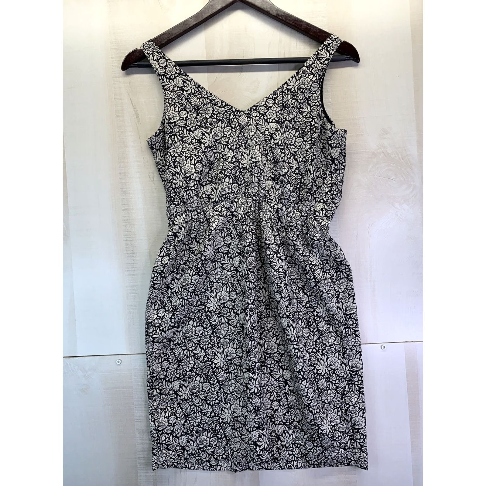 Loft LOFT Petites Women’s 00P Black/Ivory Floral Print V Neck Strapless Dress Shirt Dress Opaque? (Note: This is not allowed to add info) Size XXS / US 00 / IT 34 - 6 Thumbnail