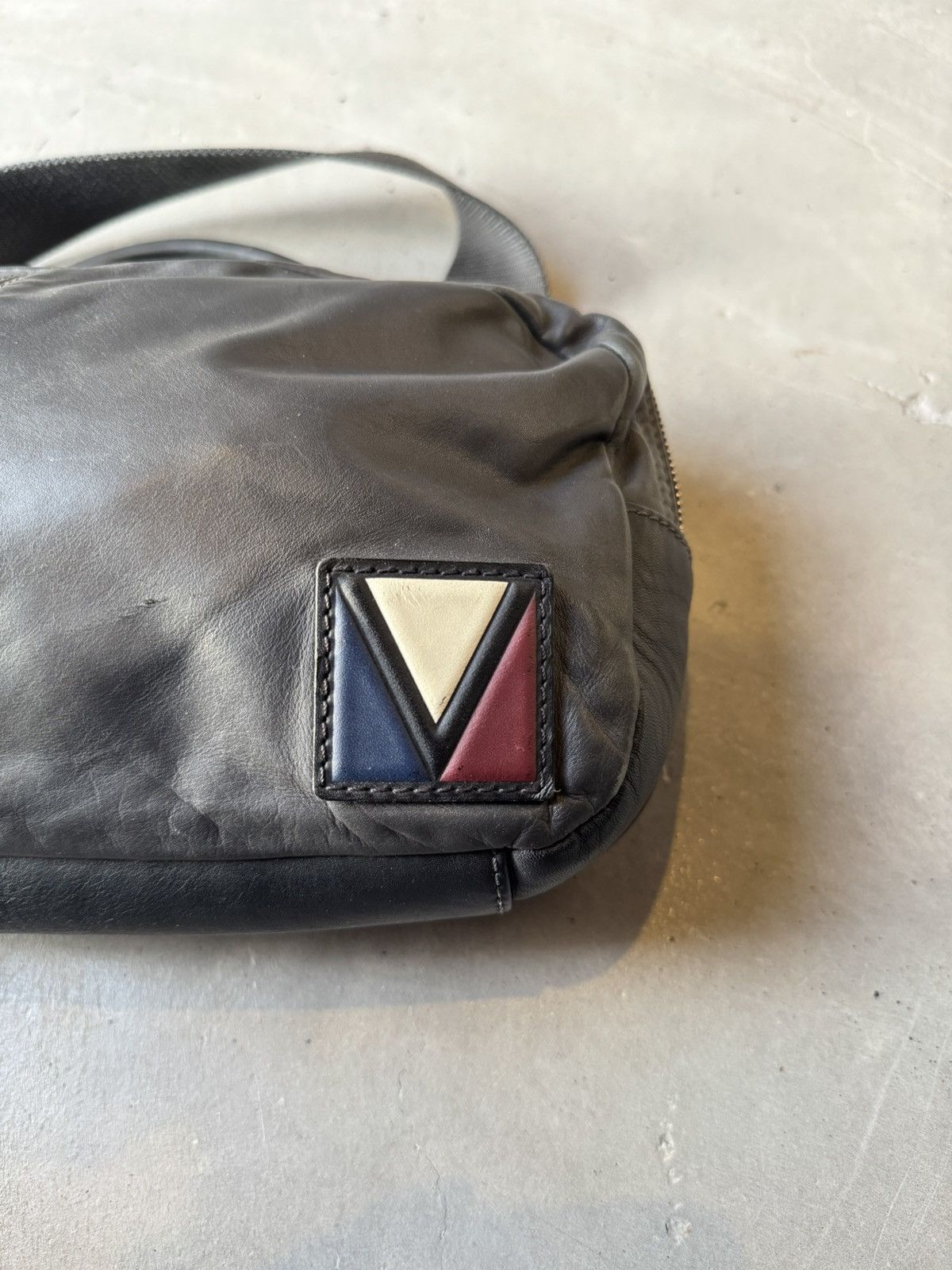 Louis Vuitton LOUIS VUITTON Grey Leather Fast V Line Crossbody Bumbag Bag Size ONE SIZE - 4 Thumbnail