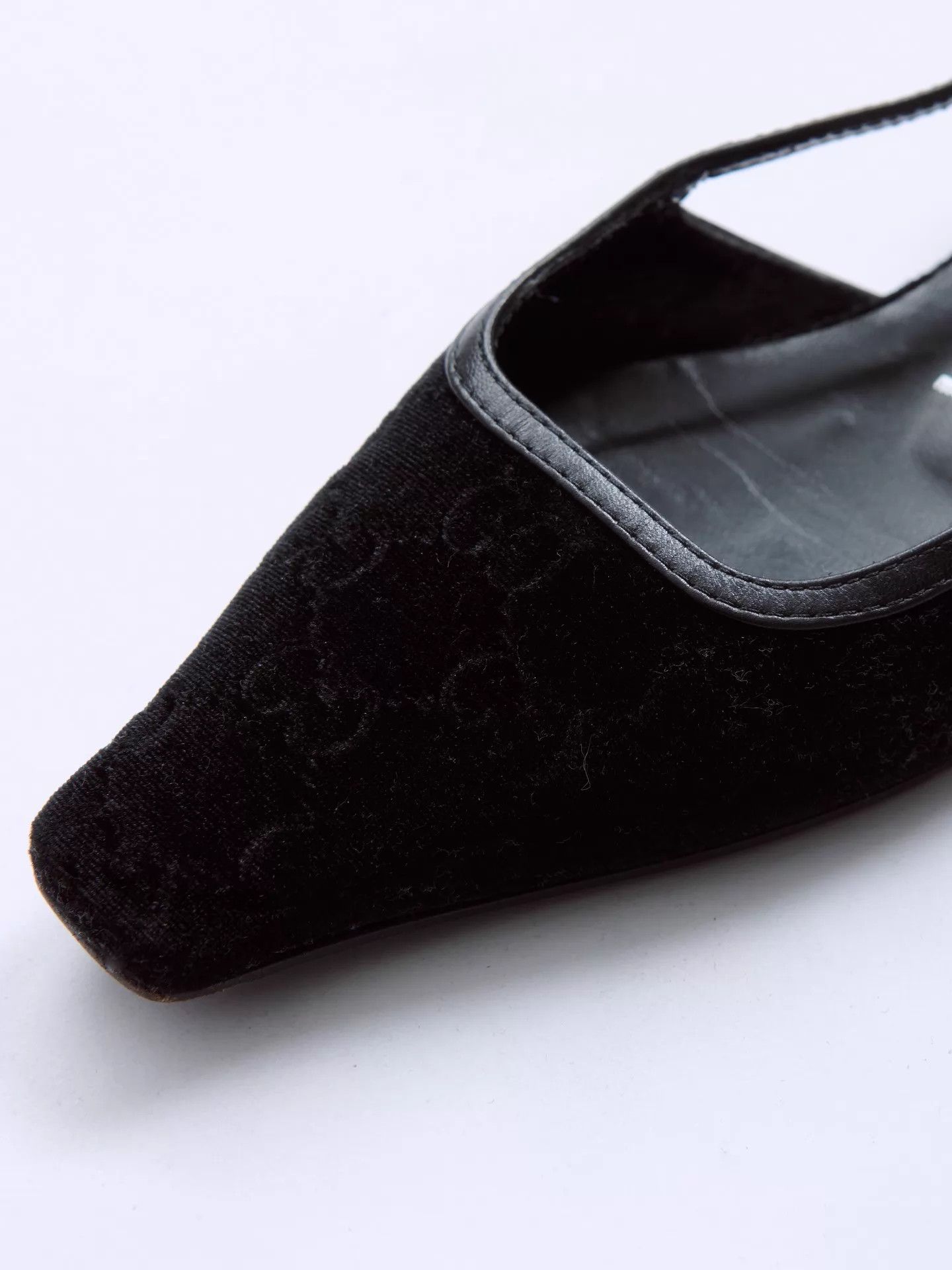Gucci GUCCI Black Velvet Square Toe Buckle Flat Vintage 37 Size US 6.5 / IT 36.5 - 5 Thumbnail